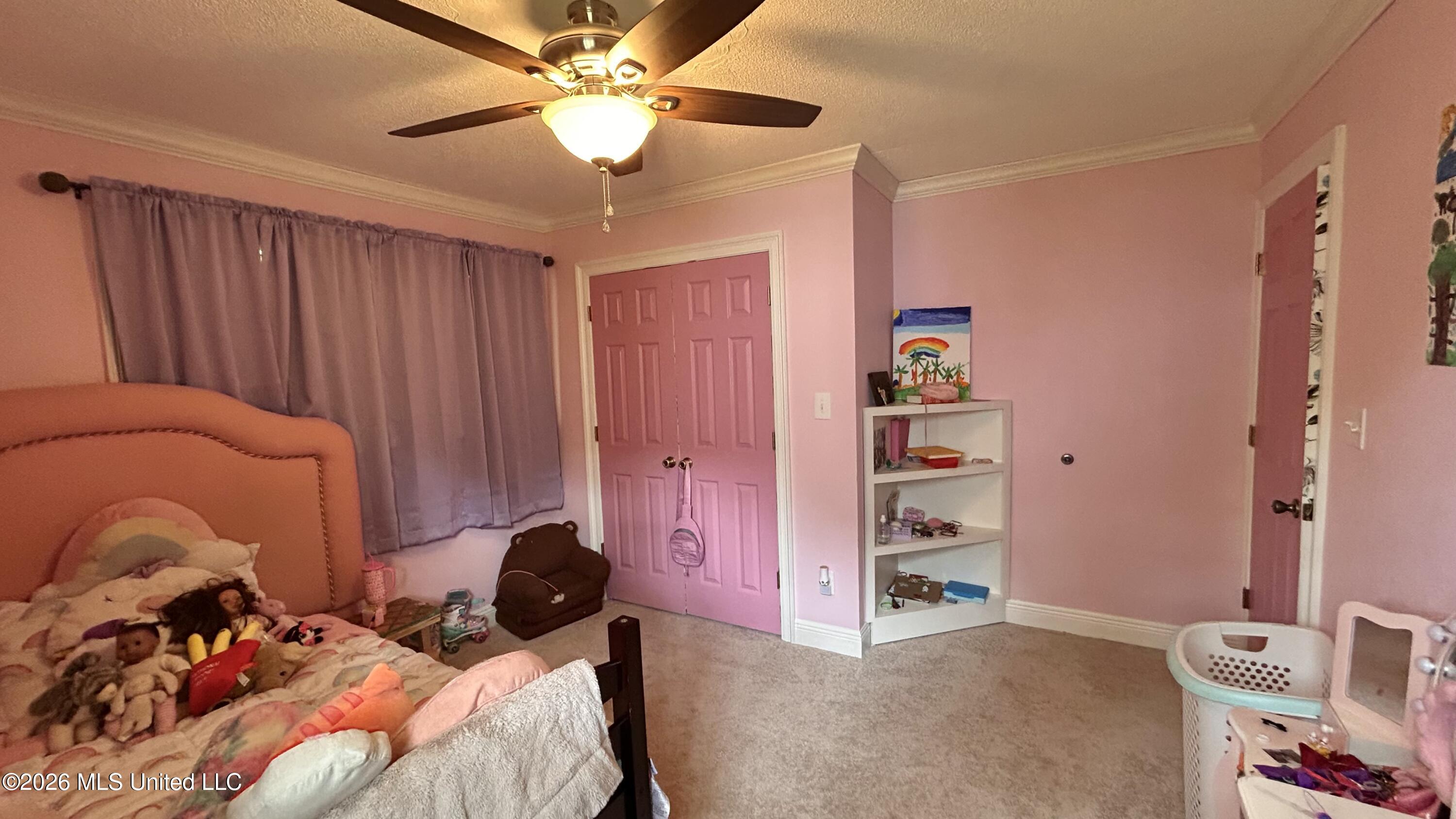 915 Grant Avenue Property Photo 6