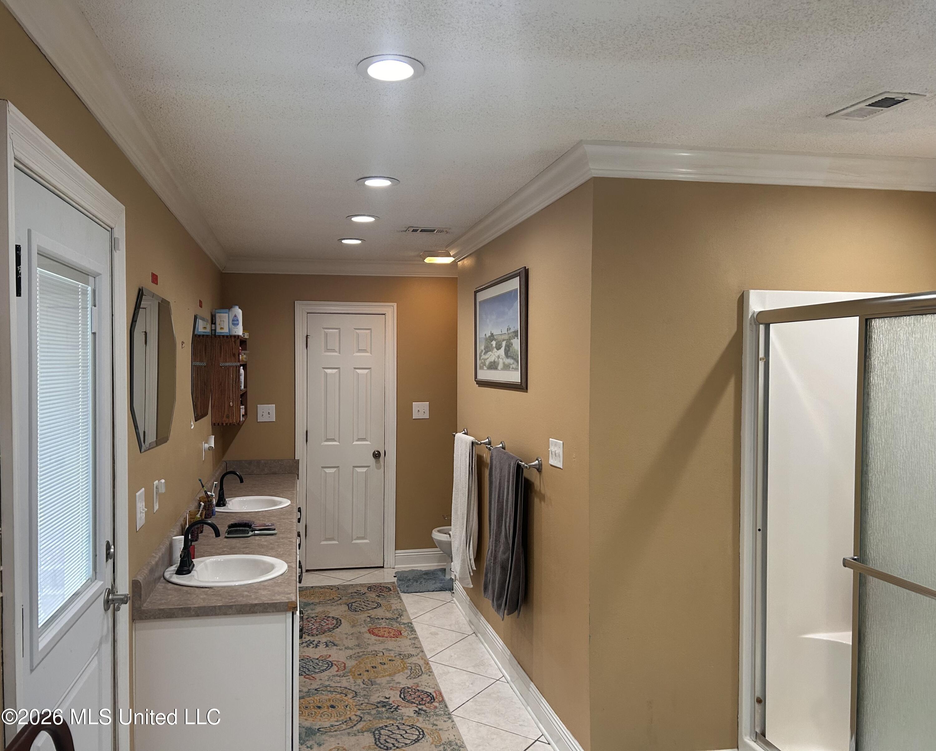 915 Grant Avenue Property Photo 7