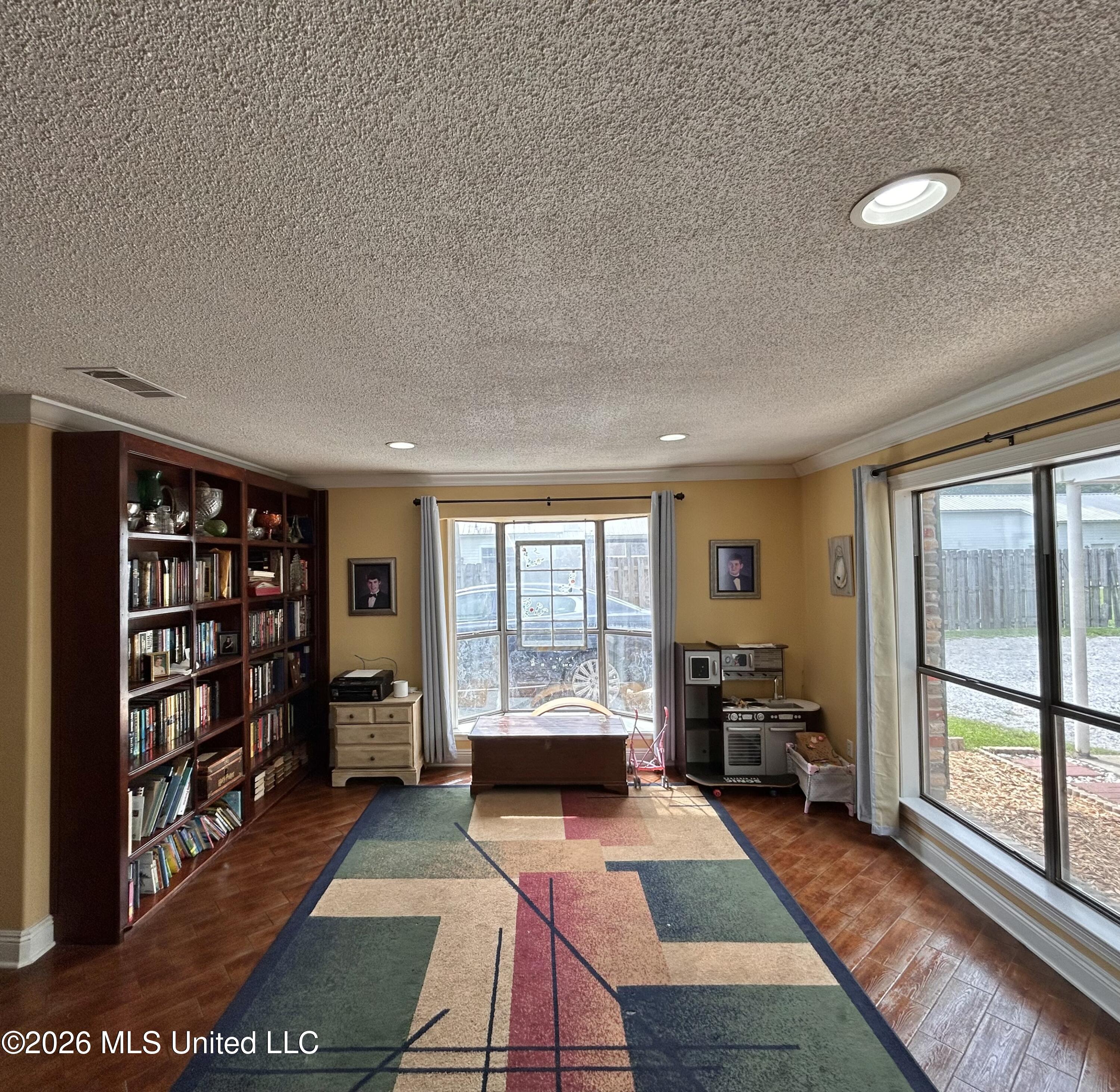 915 Grant Avenue Property Photo 11