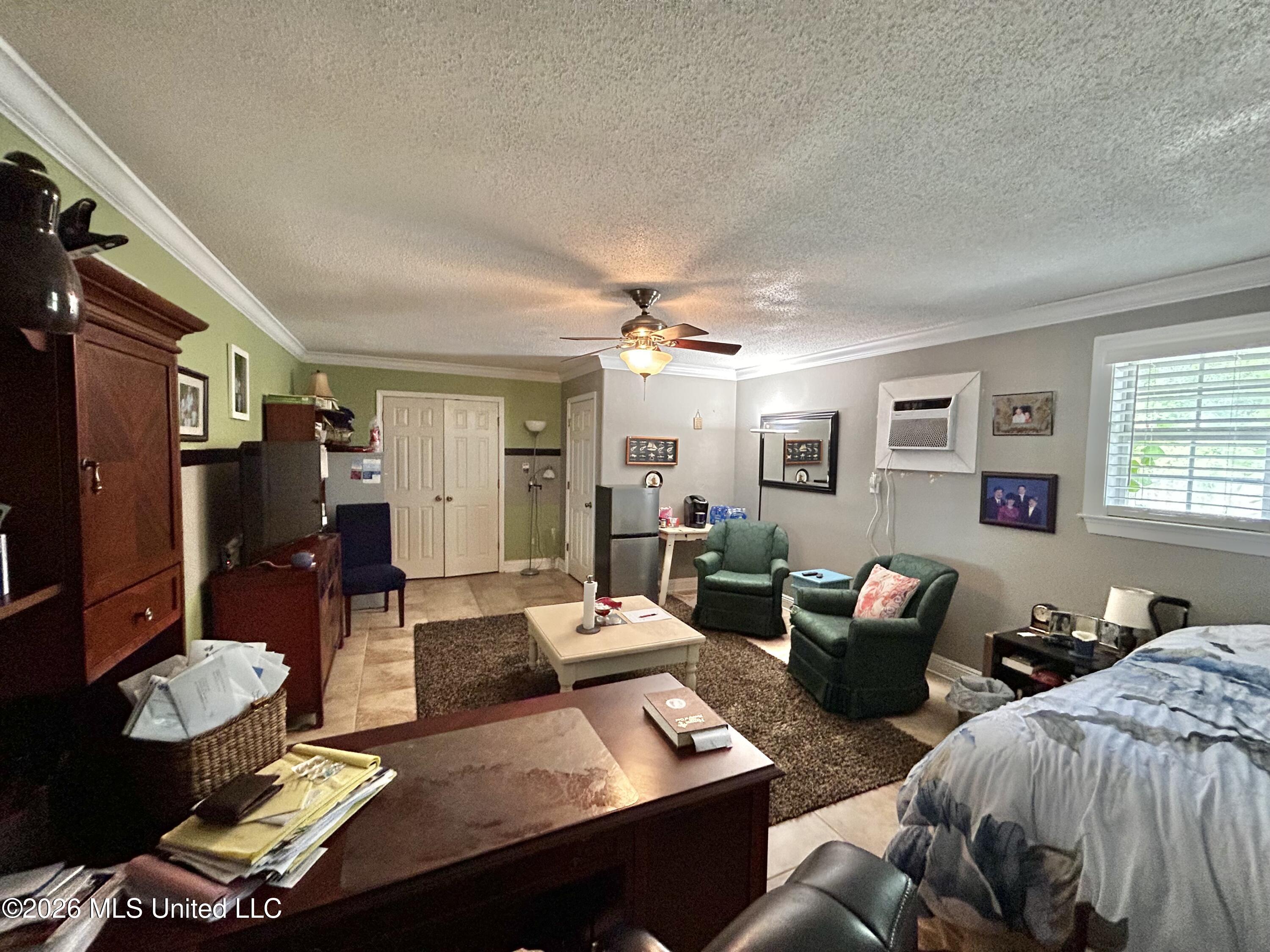 915 Grant Avenue Property Photo 12