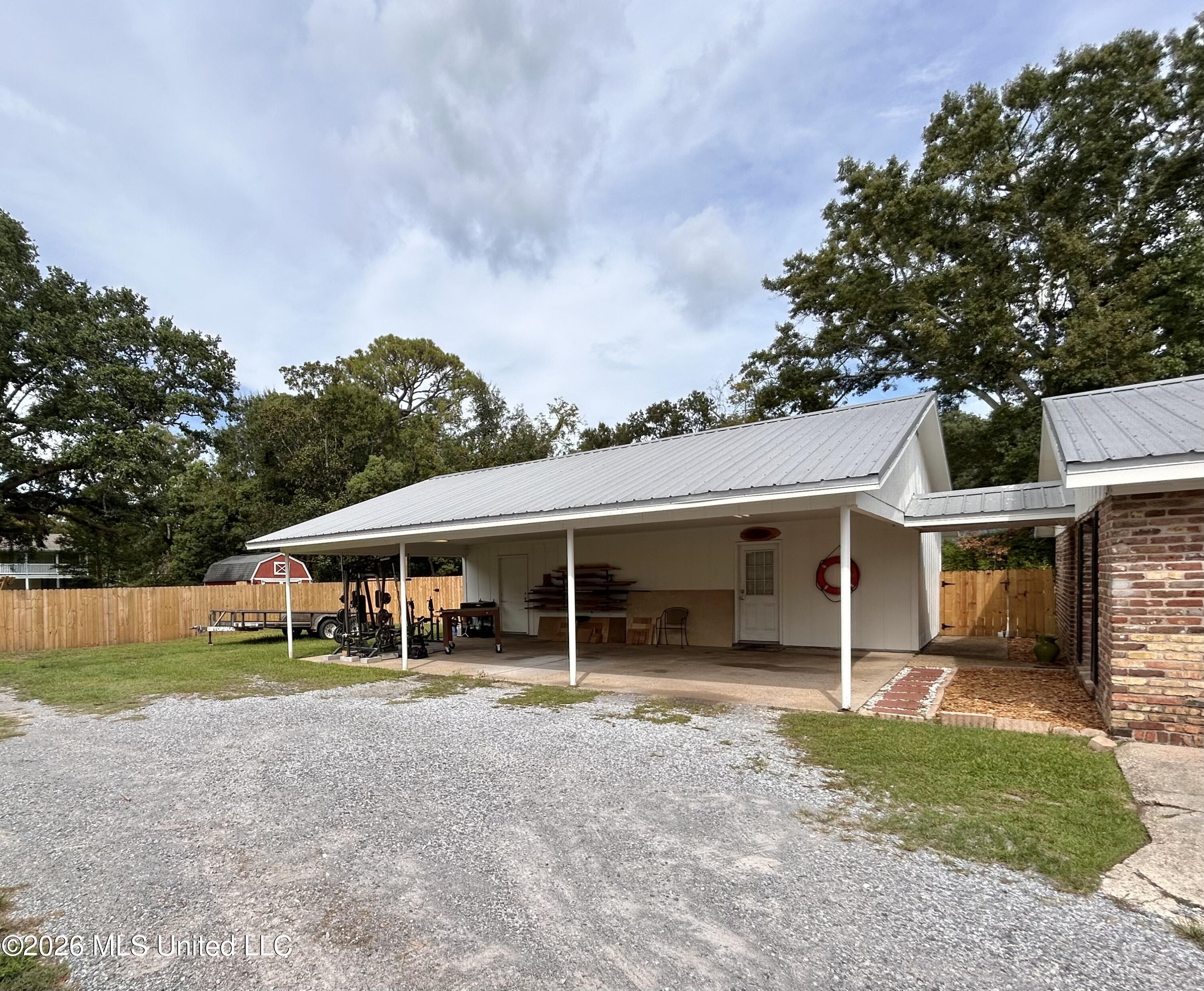 915 Grant Avenue Property Photo 13