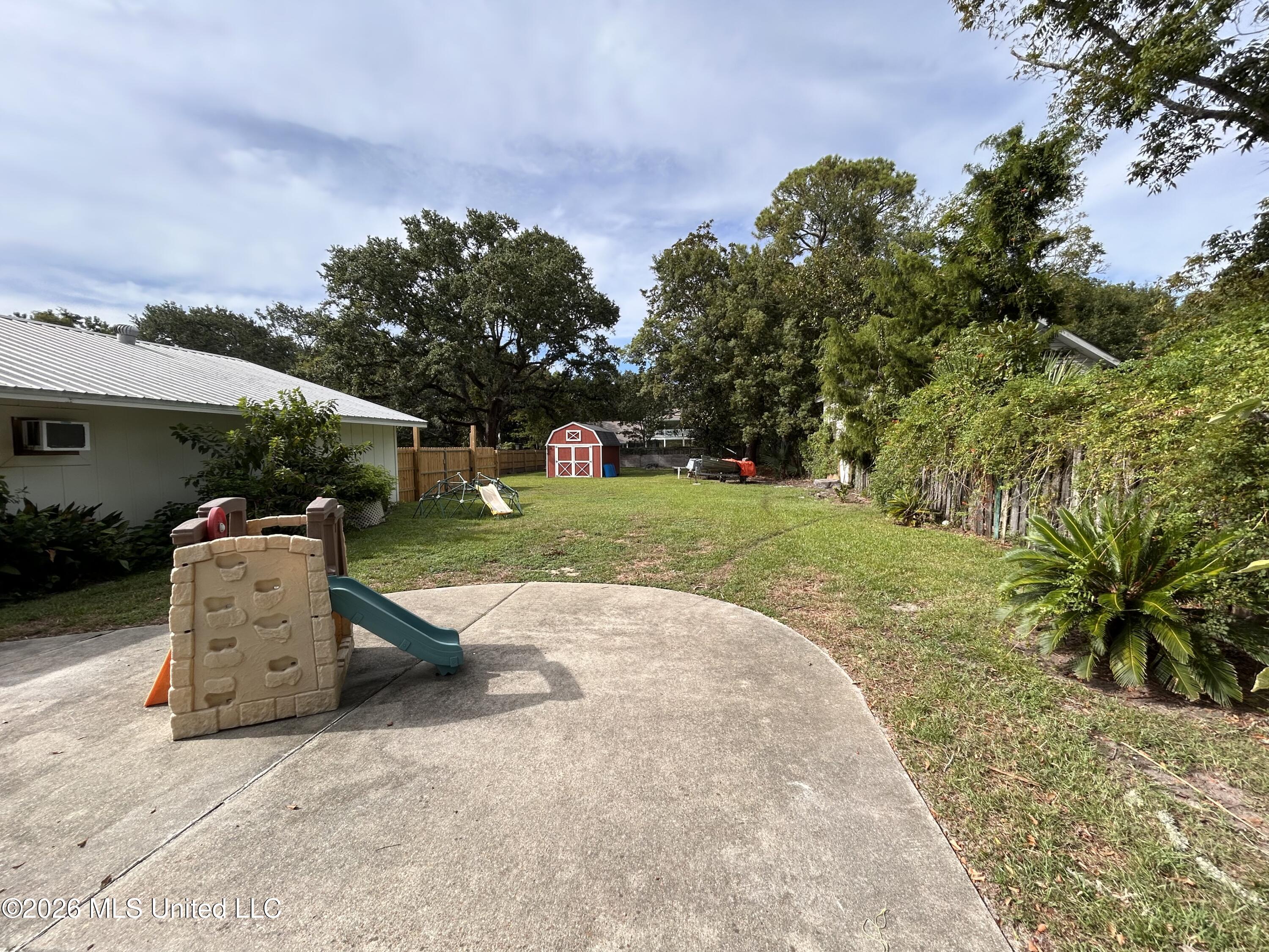 915 Grant Avenue Property Photo 15