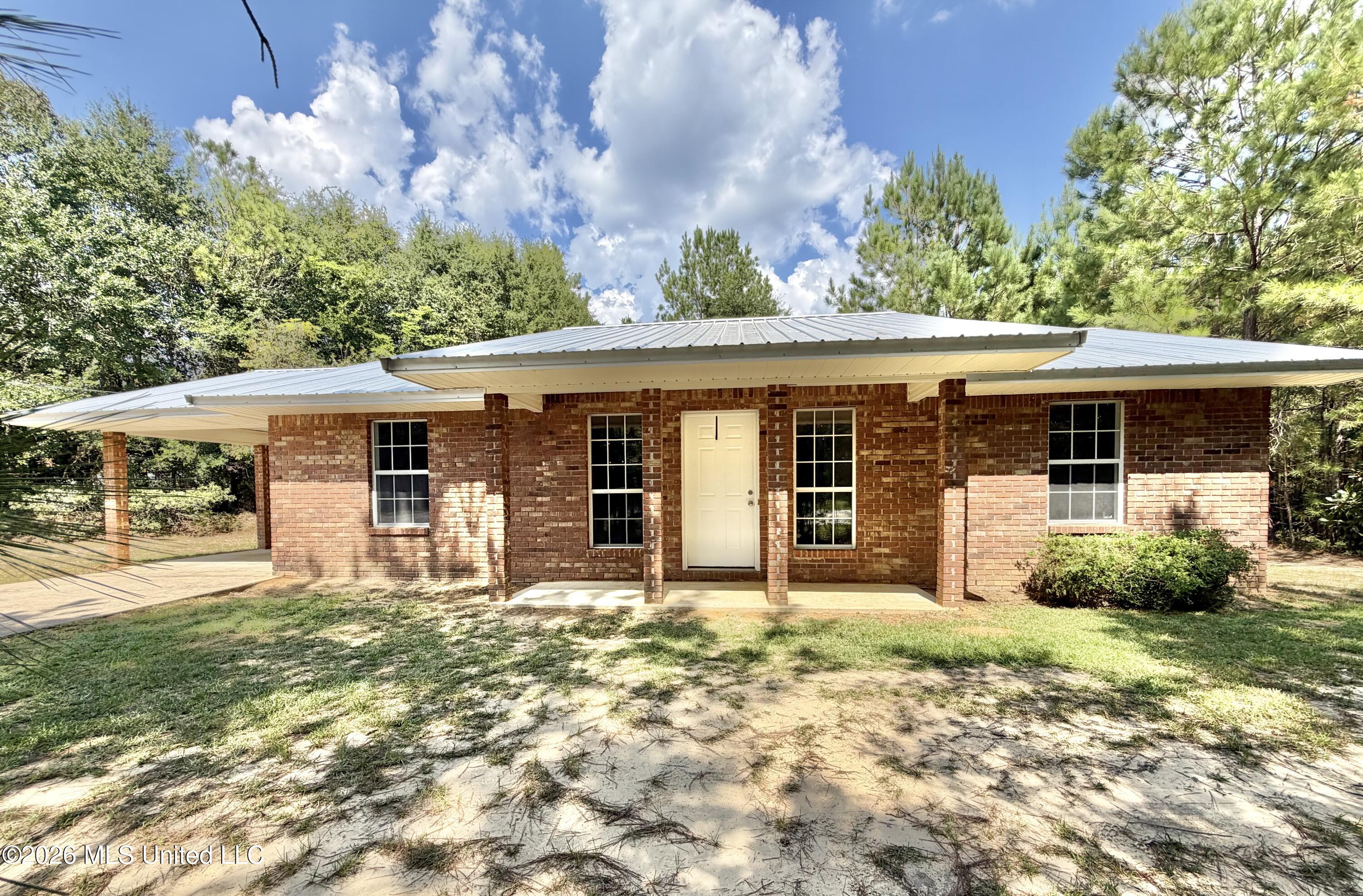 22202 N Ms-63 Property Photo 1