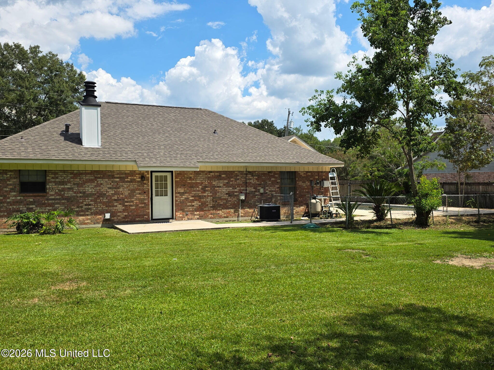 1413 Hide A Way Lane Property Photo 2