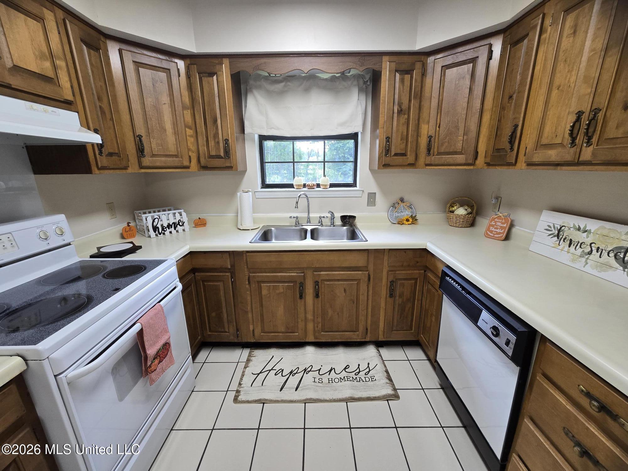 1413 Hide A Way Lane Property Photo 3