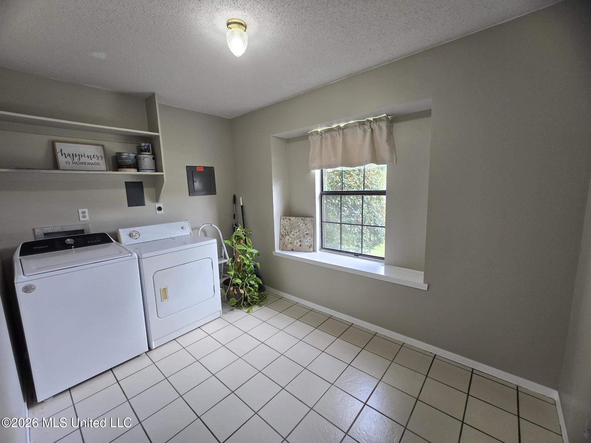 1413 Hide A Way Lane Property Photo 5