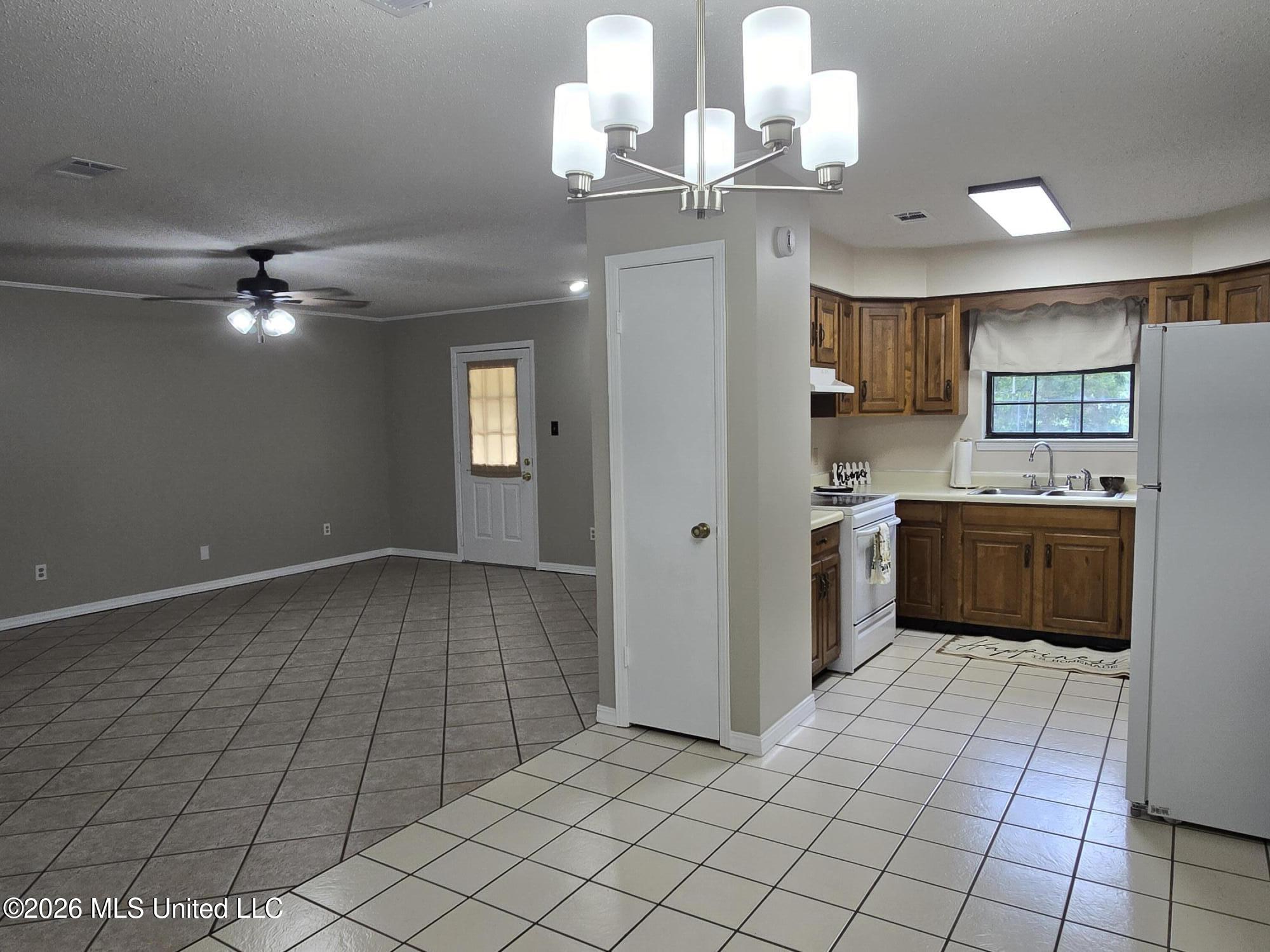 1413 Hide A Way Lane Property Photo 9