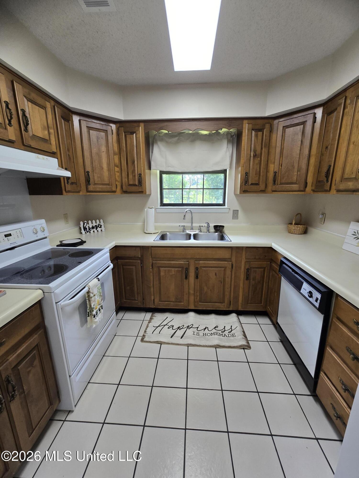 1413 Hide A Way Lane Property Photo 34