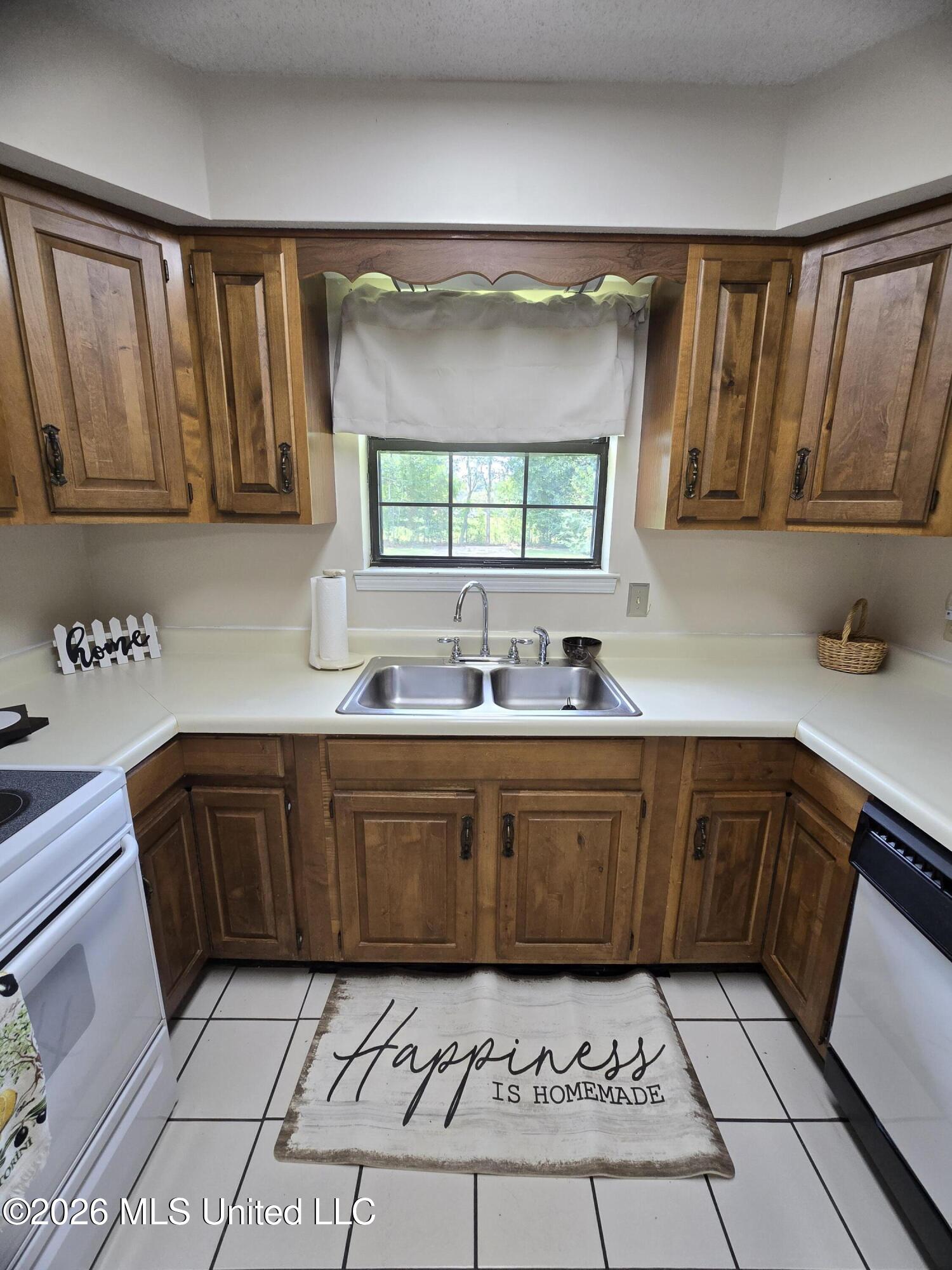 1413 Hide A Way Lane Property Photo 37