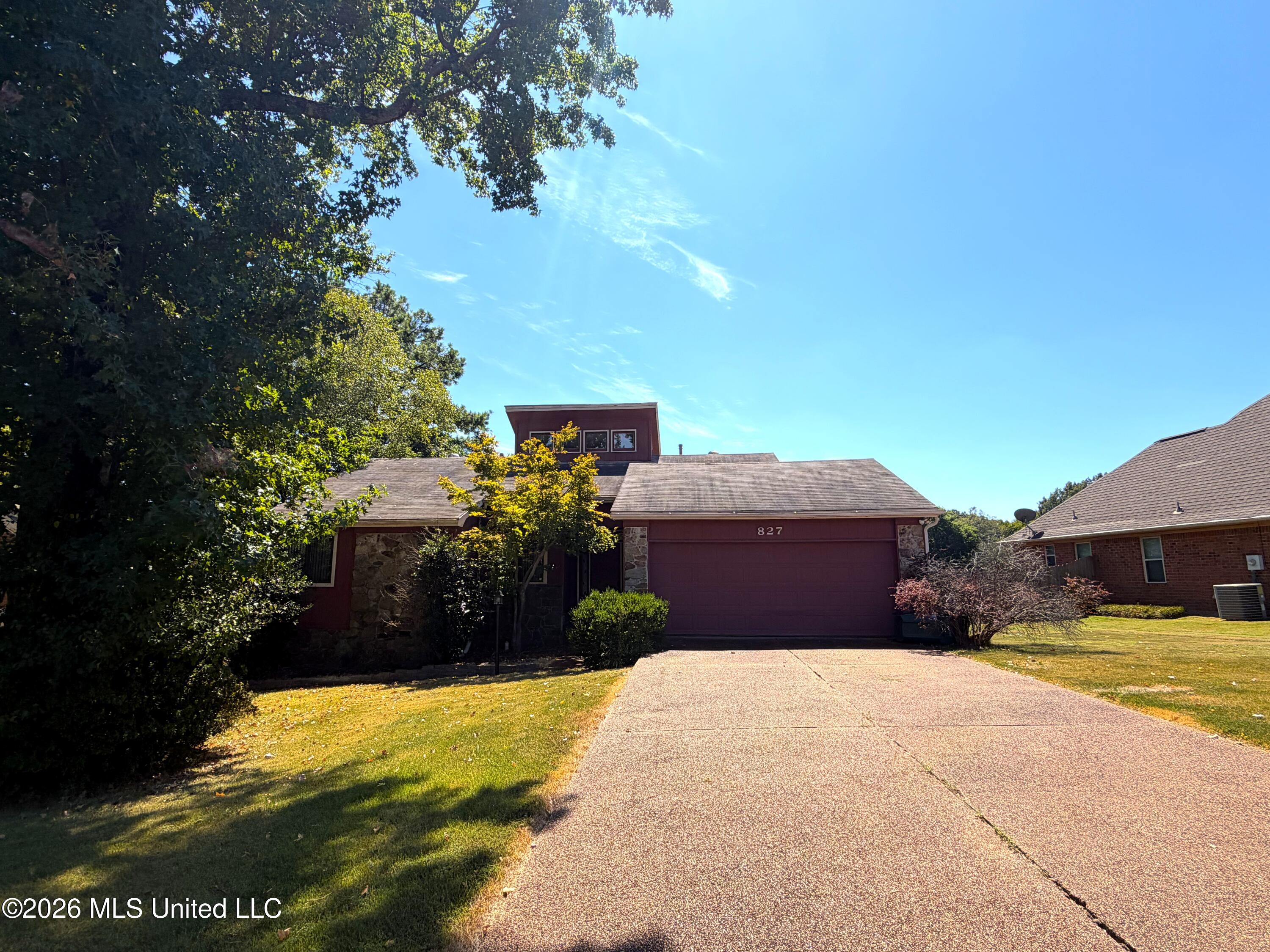827 Tall Pine Cove Property Photo 1