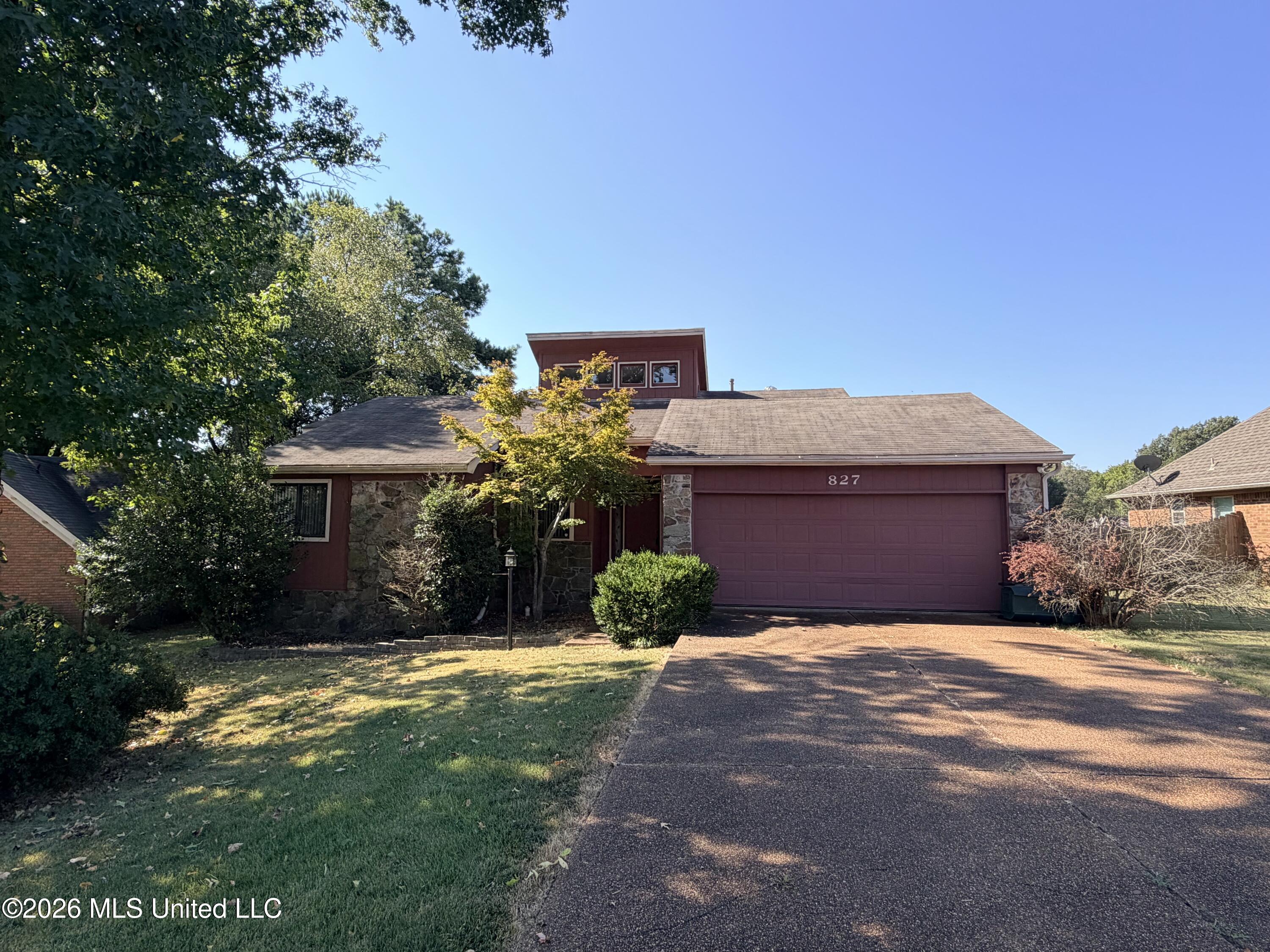827 Tall Pine Cove Property Photo 1