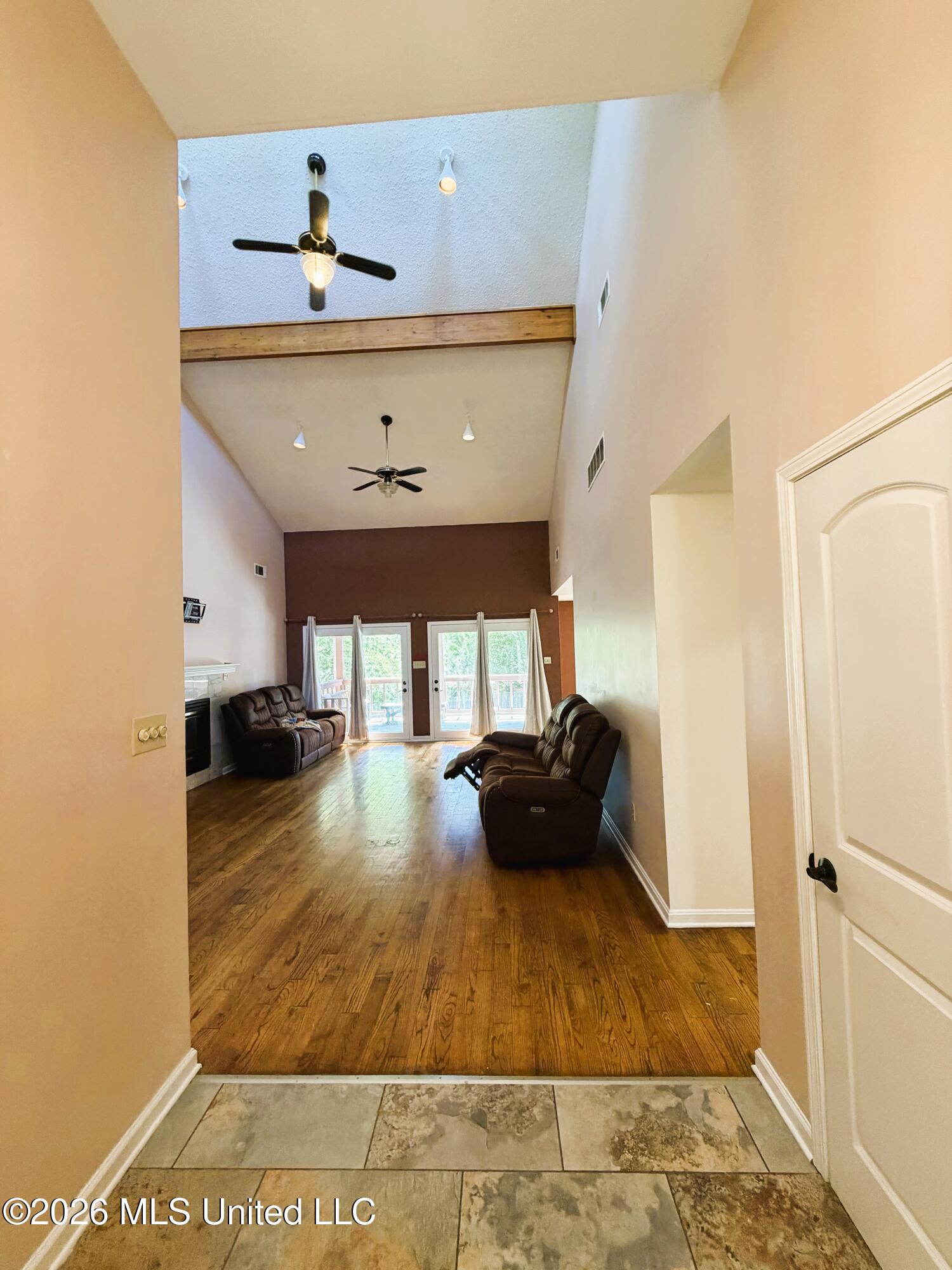 827 Tall Pine Cove Property Photo 2
