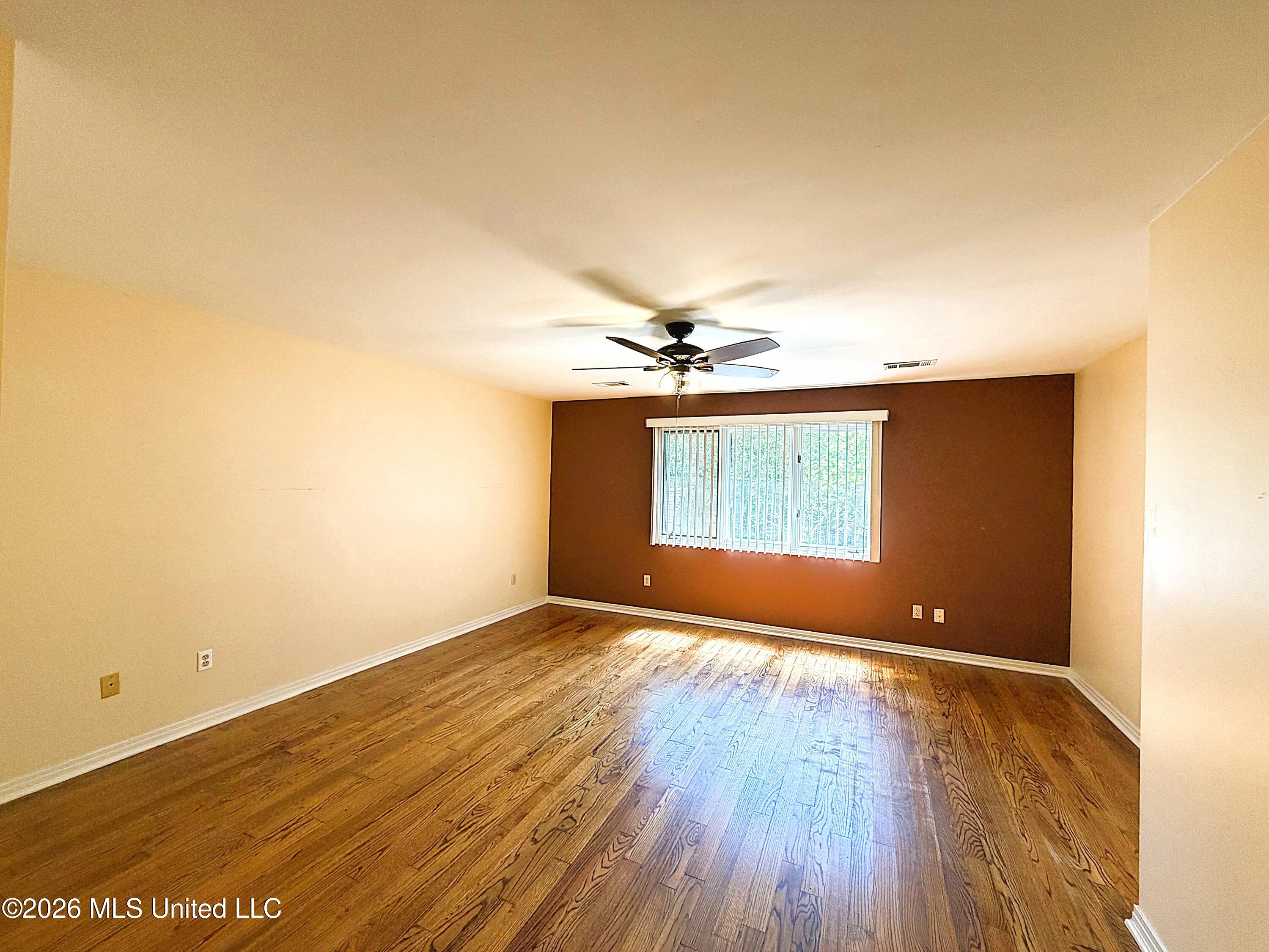 827 Tall Pine Cove Property Photo 12