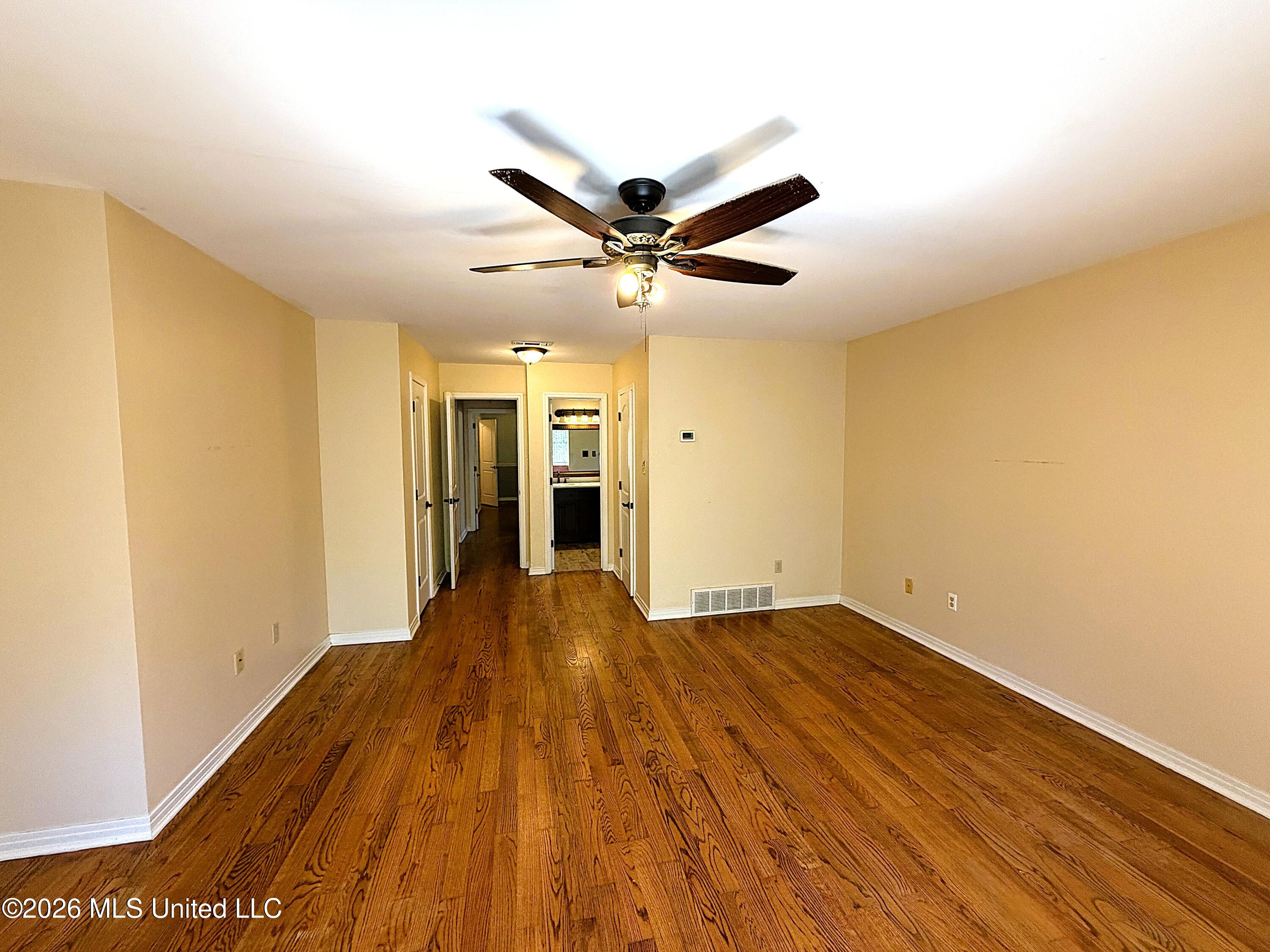 827 Tall Pine Cove Property Photo 13