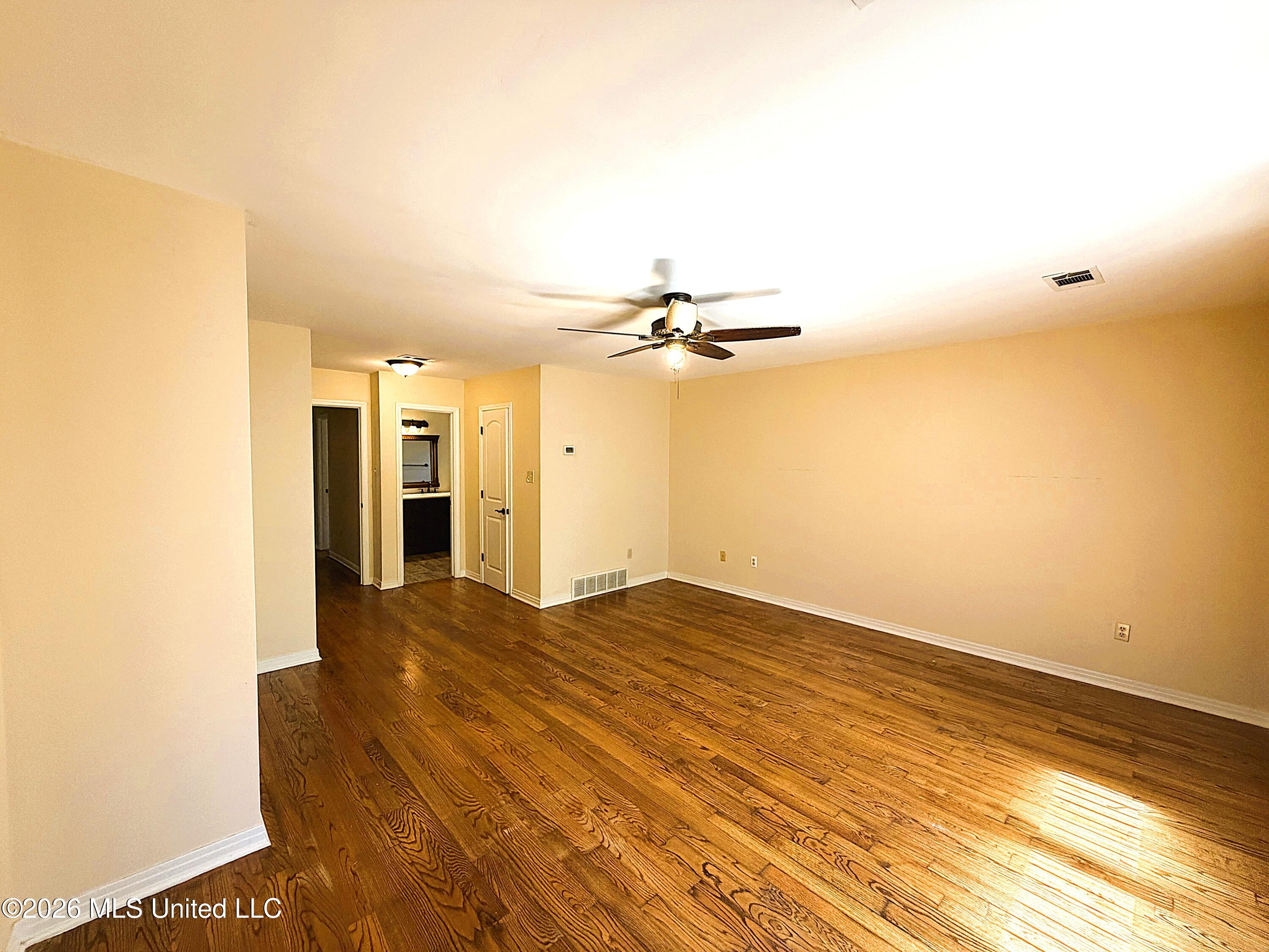 827 Tall Pine Cove Property Photo 14