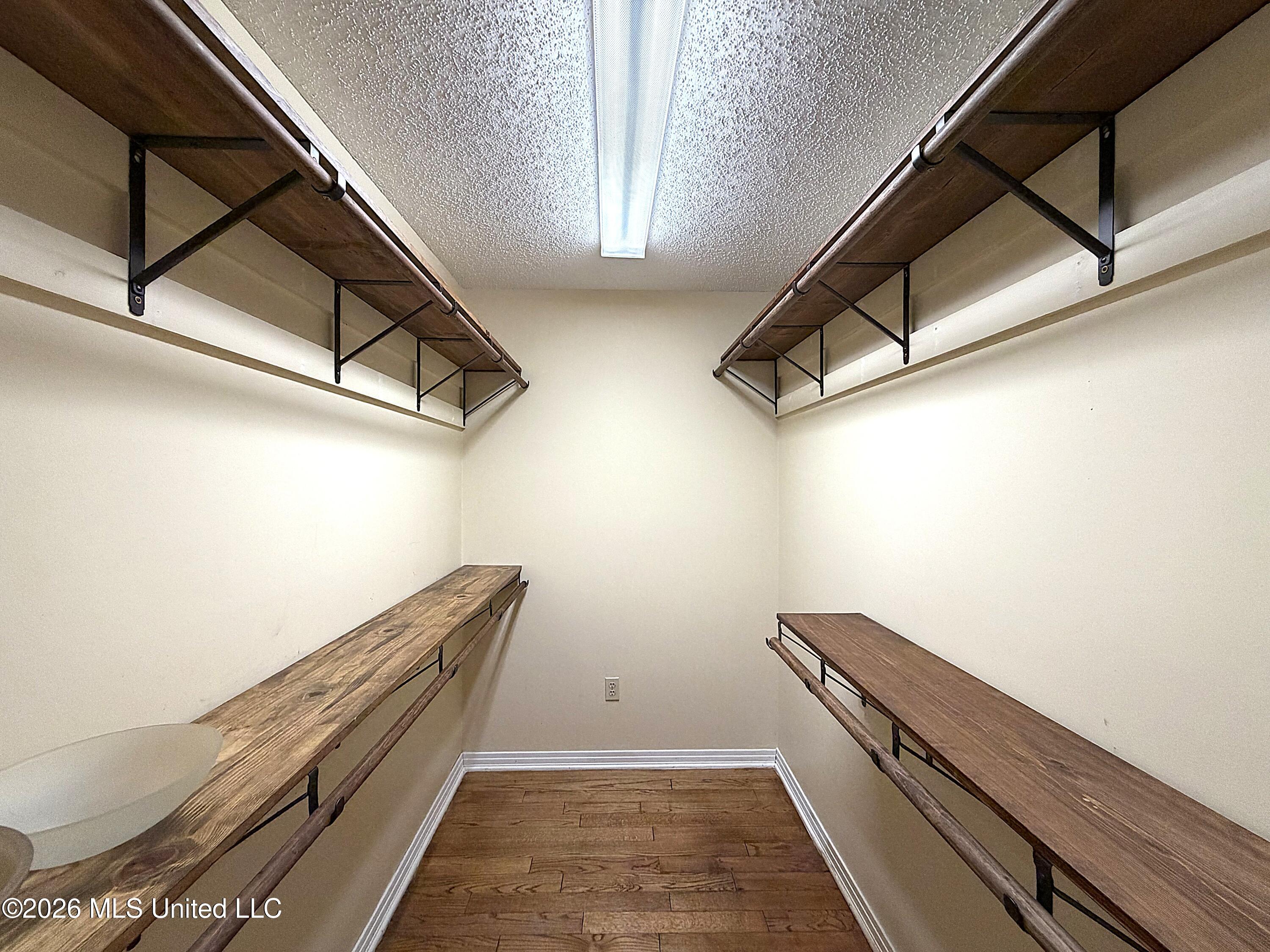 827 Tall Pine Cove Property Photo 15