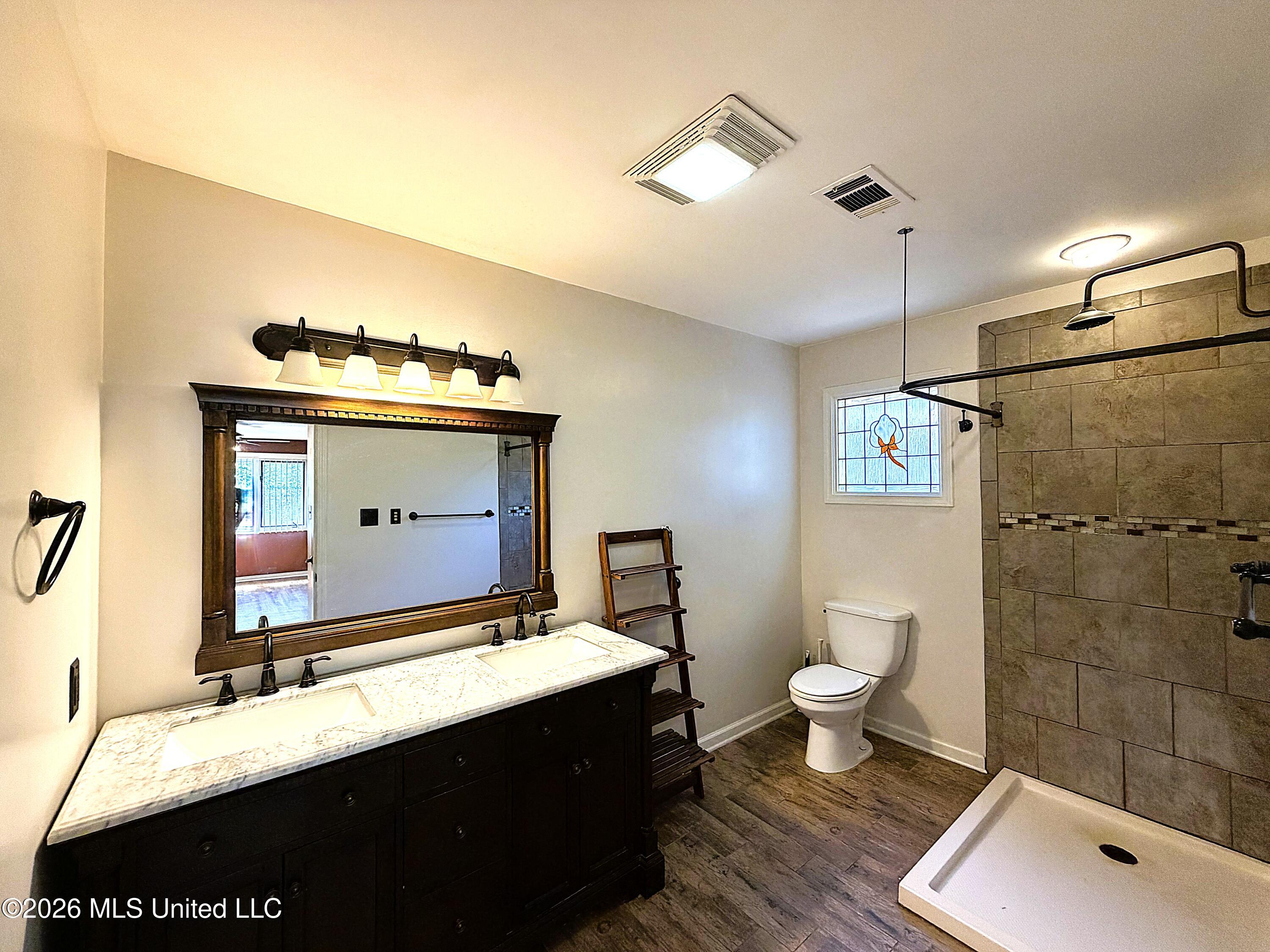 827 Tall Pine Cove Property Photo 16