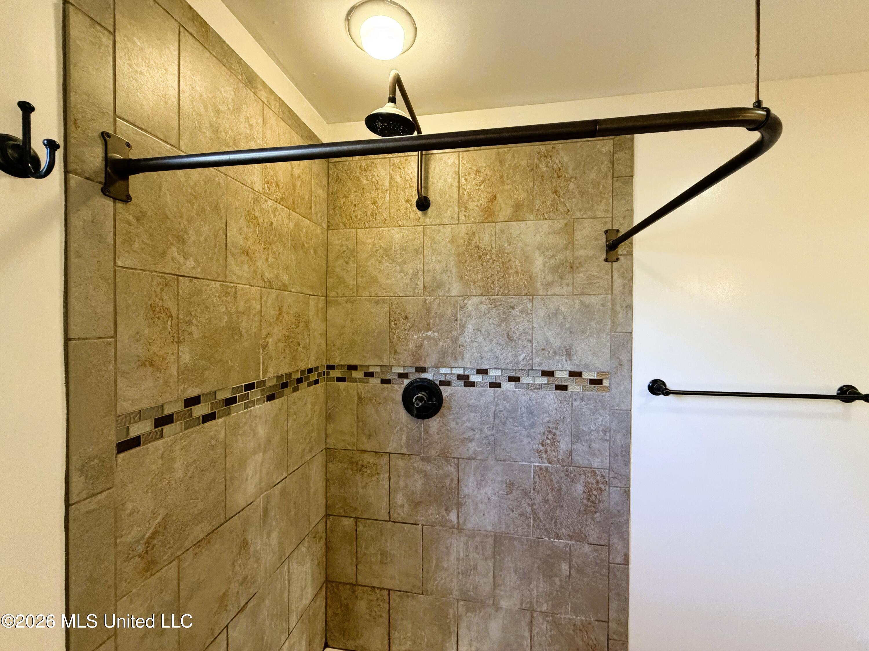 827 Tall Pine Cove Property Photo 17