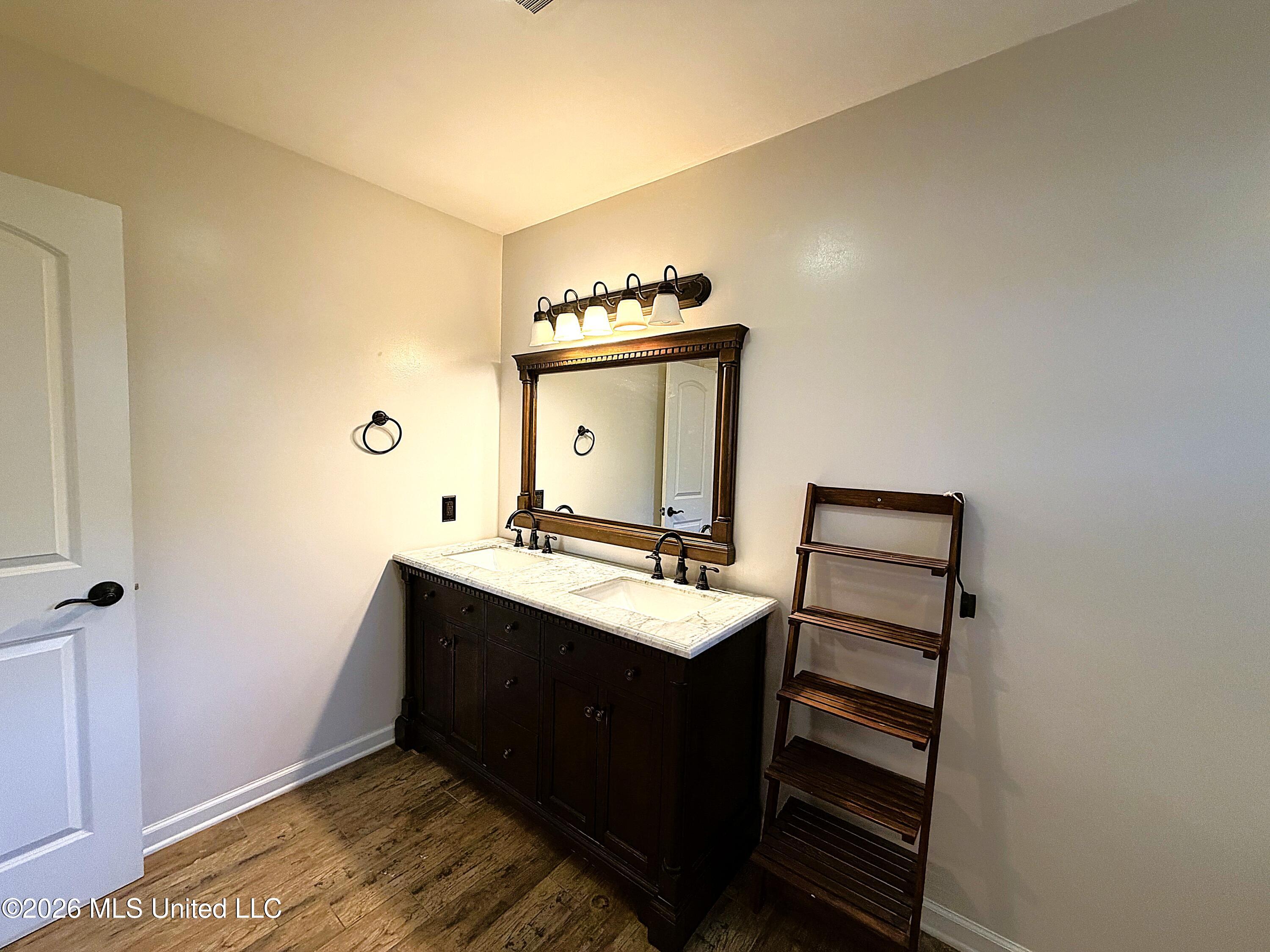 827 Tall Pine Cove Property Photo 18