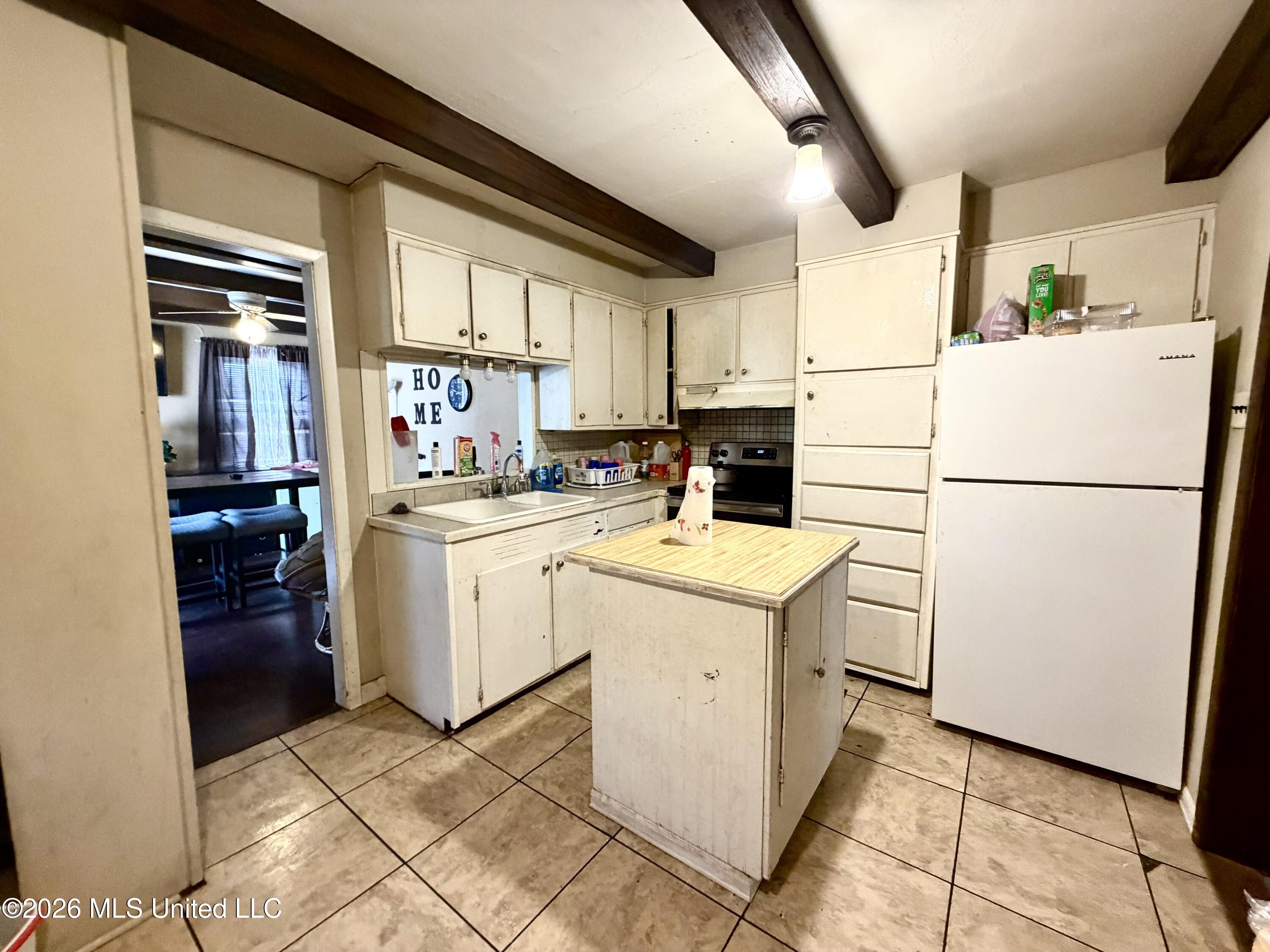 809 Robertson Street Property Photo 4