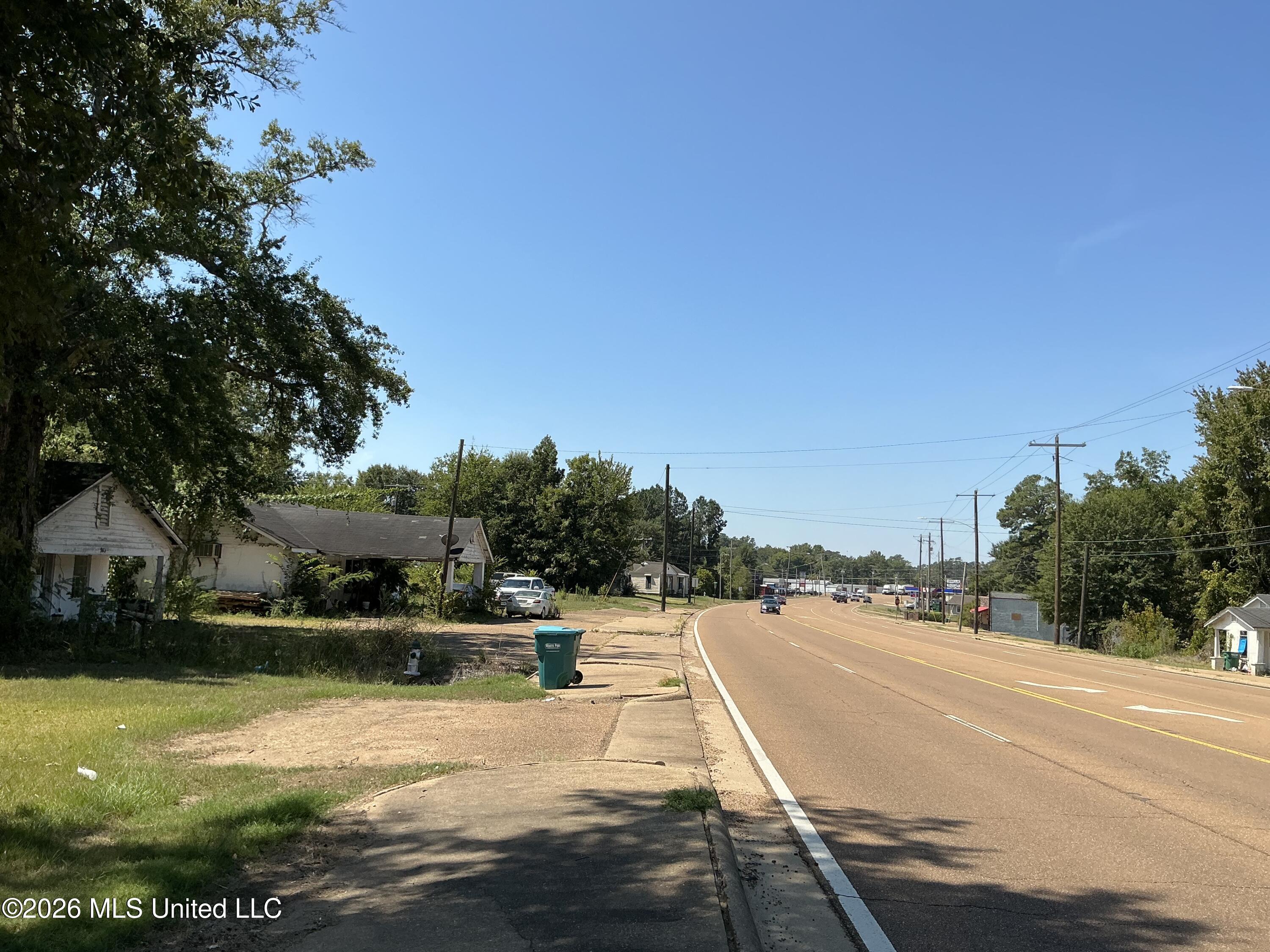 935 E Lakeview Drive Property Photo 1