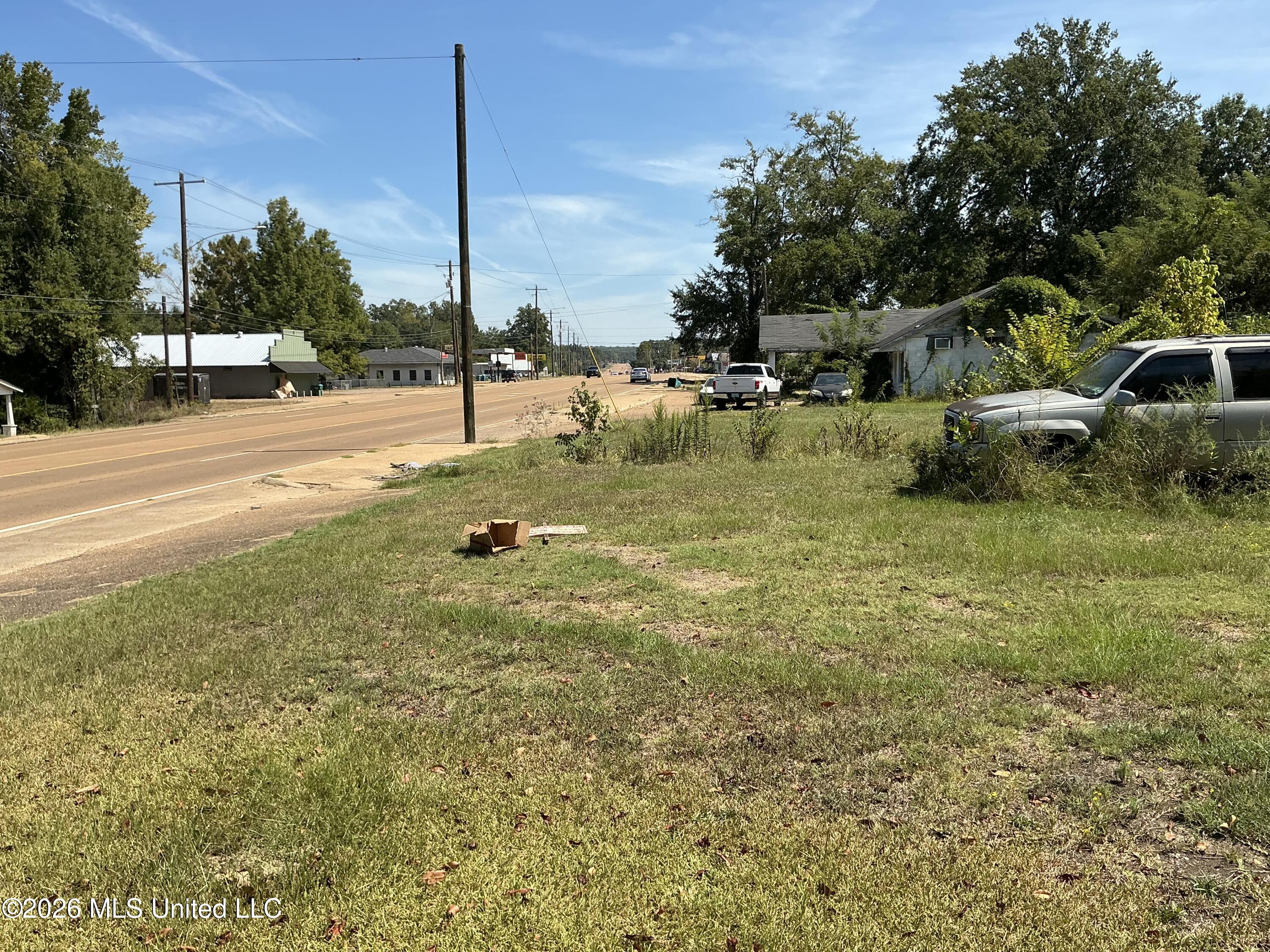 935 E Lakeview Drive Property Photo 2