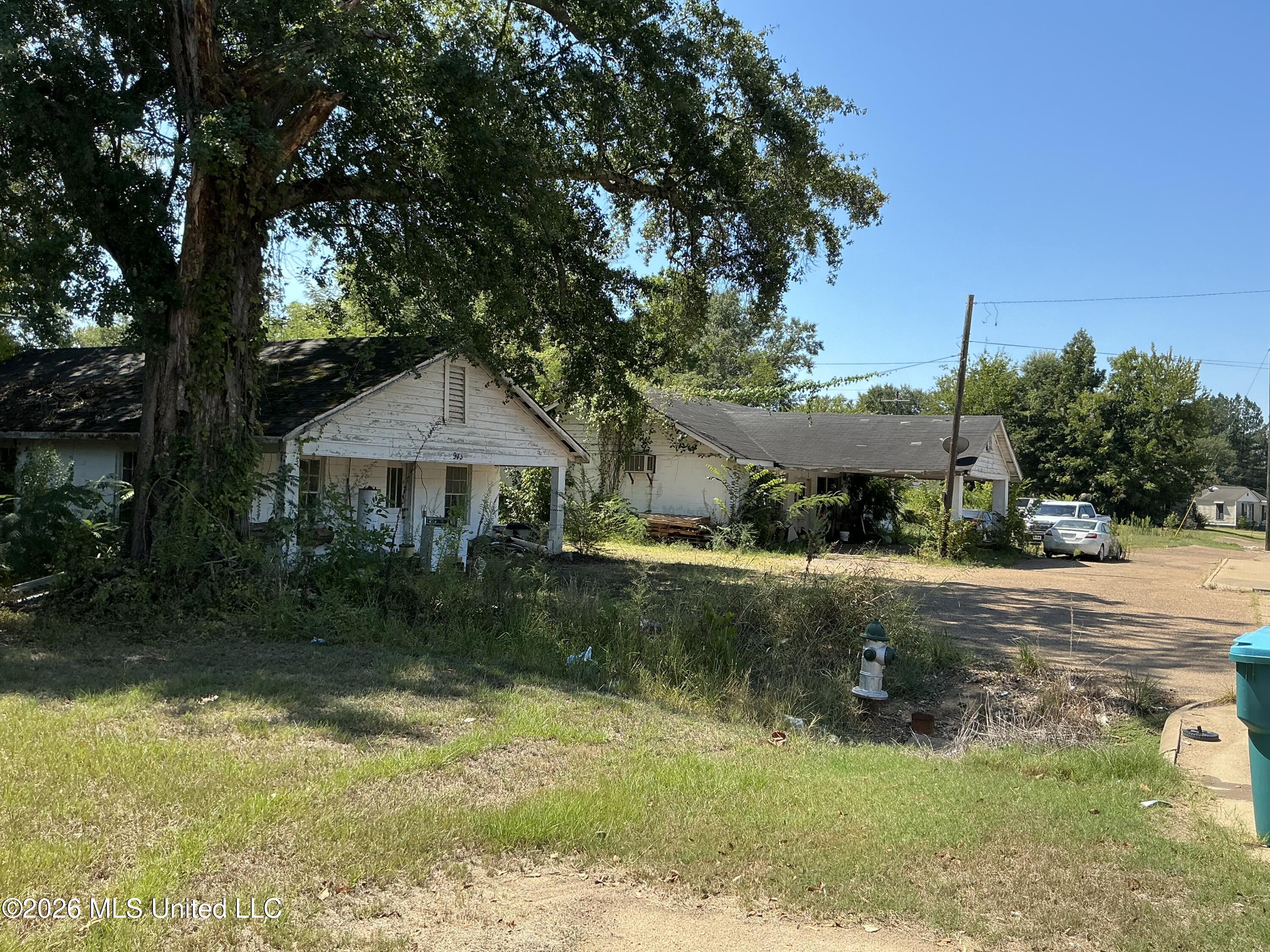 935 E Lakeview Drive Property Photo 4