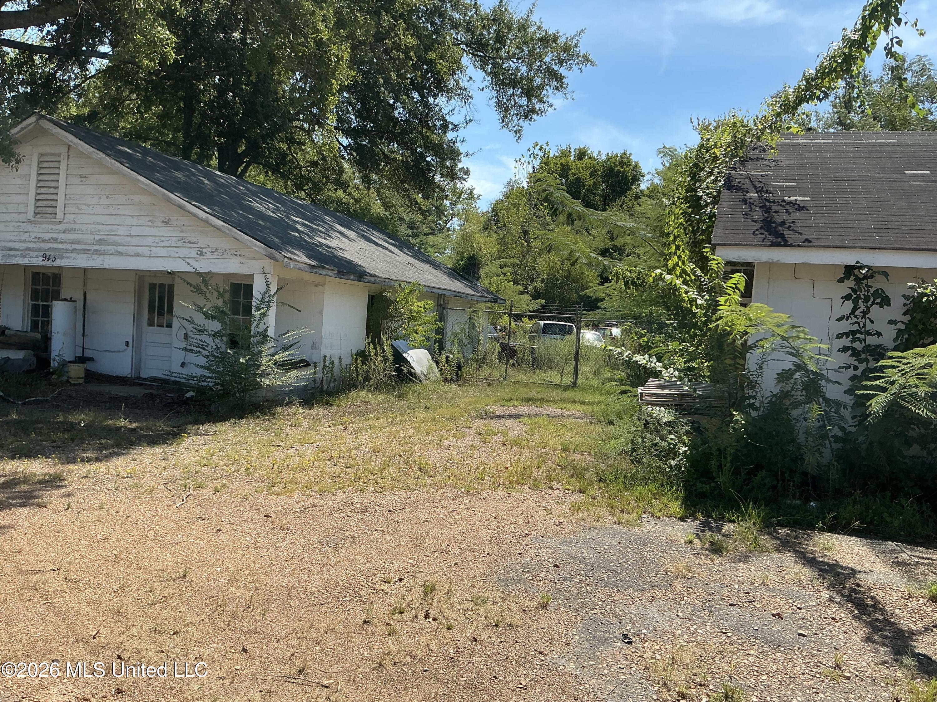 935 E Lakeview Drive Property Photo 10