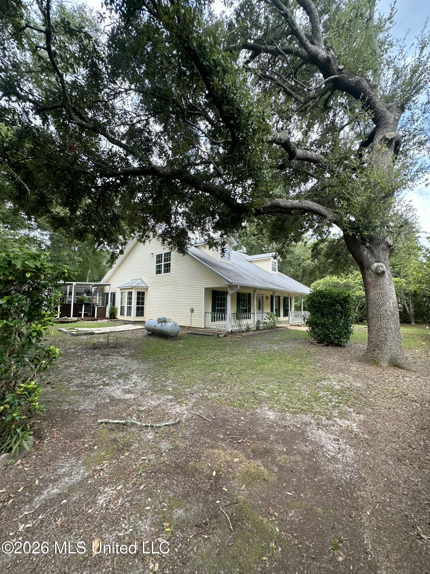 2829 Dolphin Drive Property Photo 4
