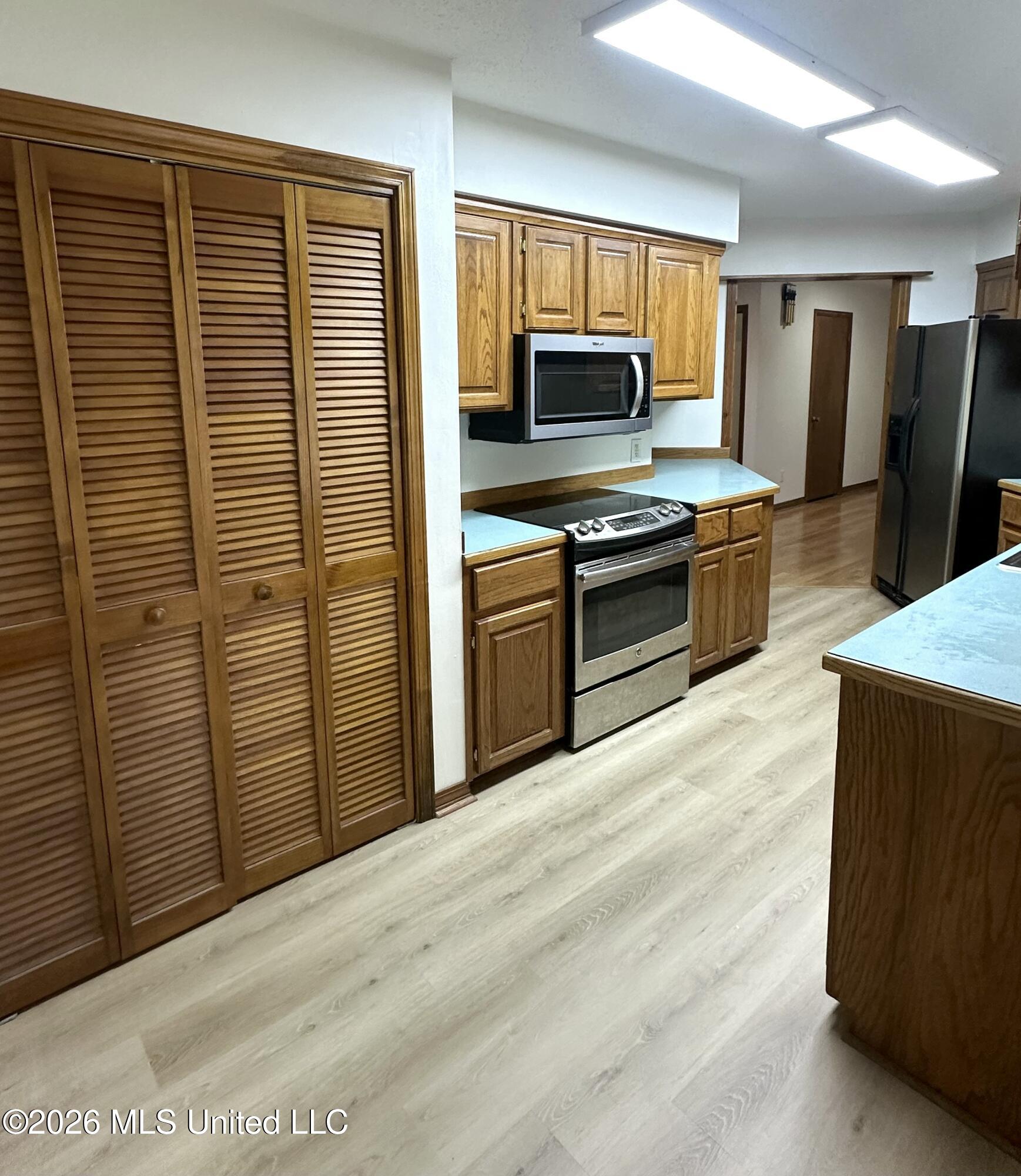 2829 Dolphin Drive Property Photo 5