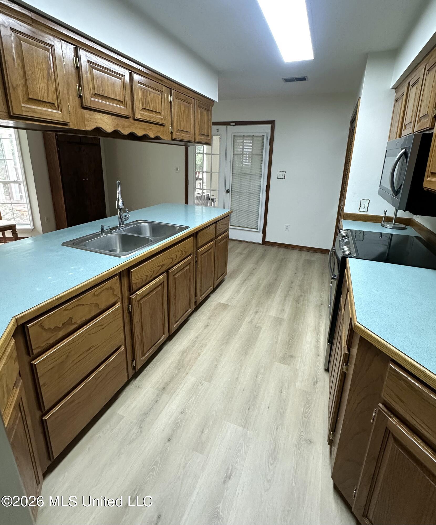 2829 Dolphin Drive Property Photo 7