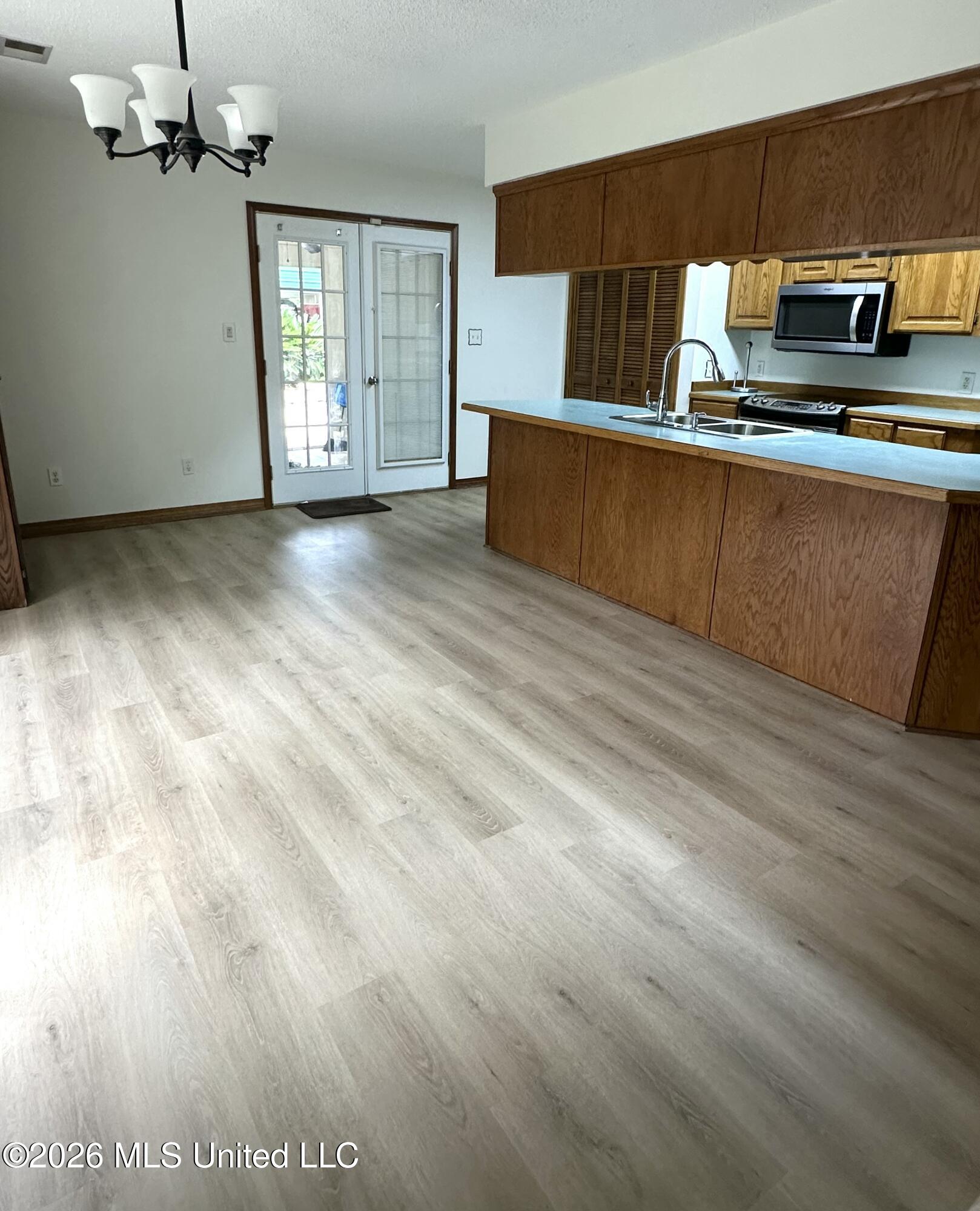 2829 Dolphin Drive Property Photo 8