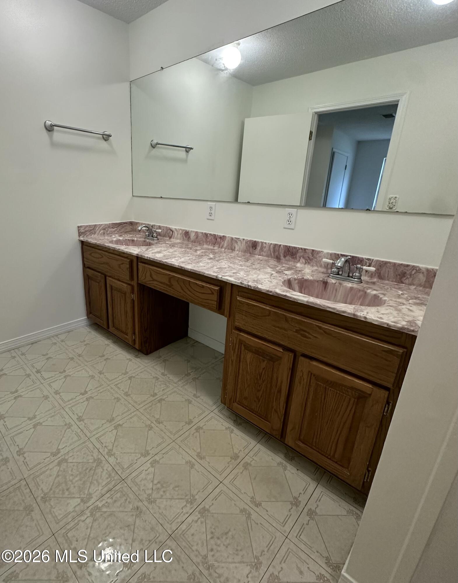 2829 Dolphin Drive Property Photo 15