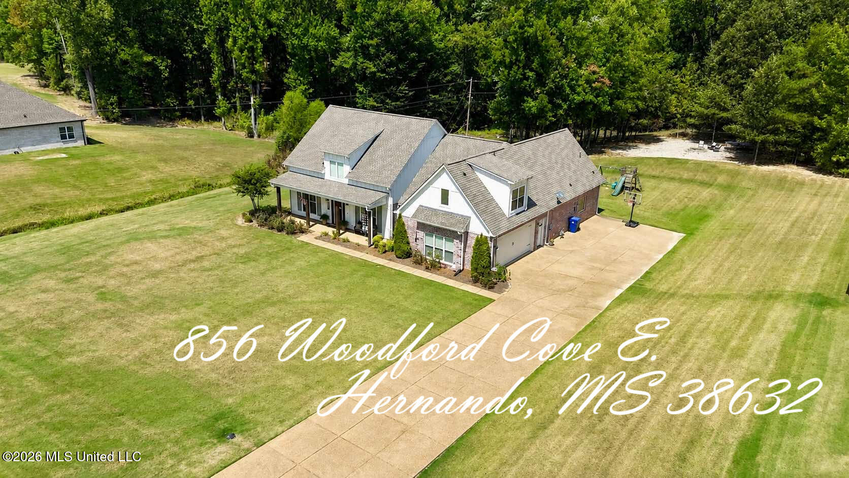 856 E Woodford Cove Property Photo 1