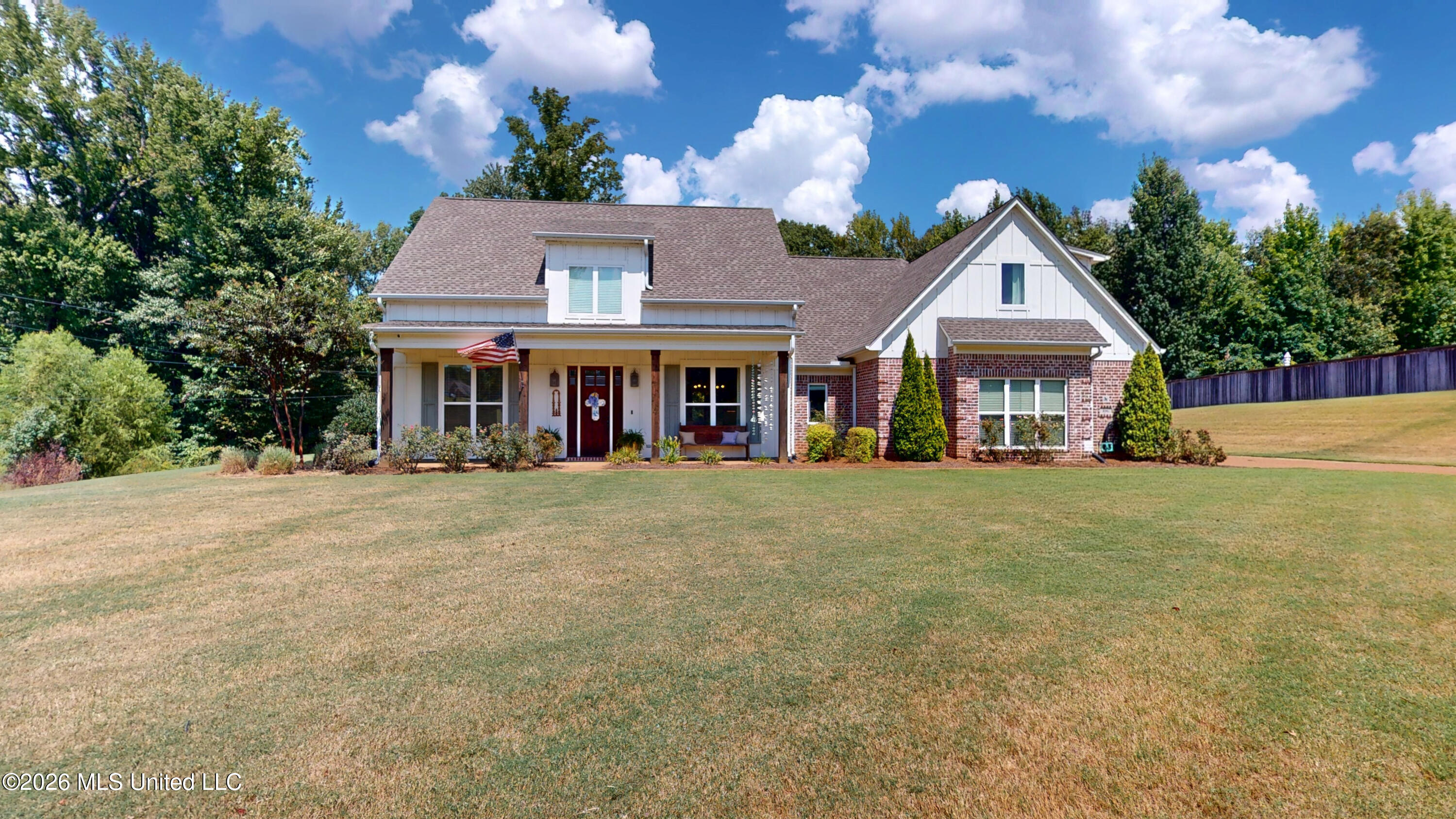 856 E Woodford Cove Property Photo 3