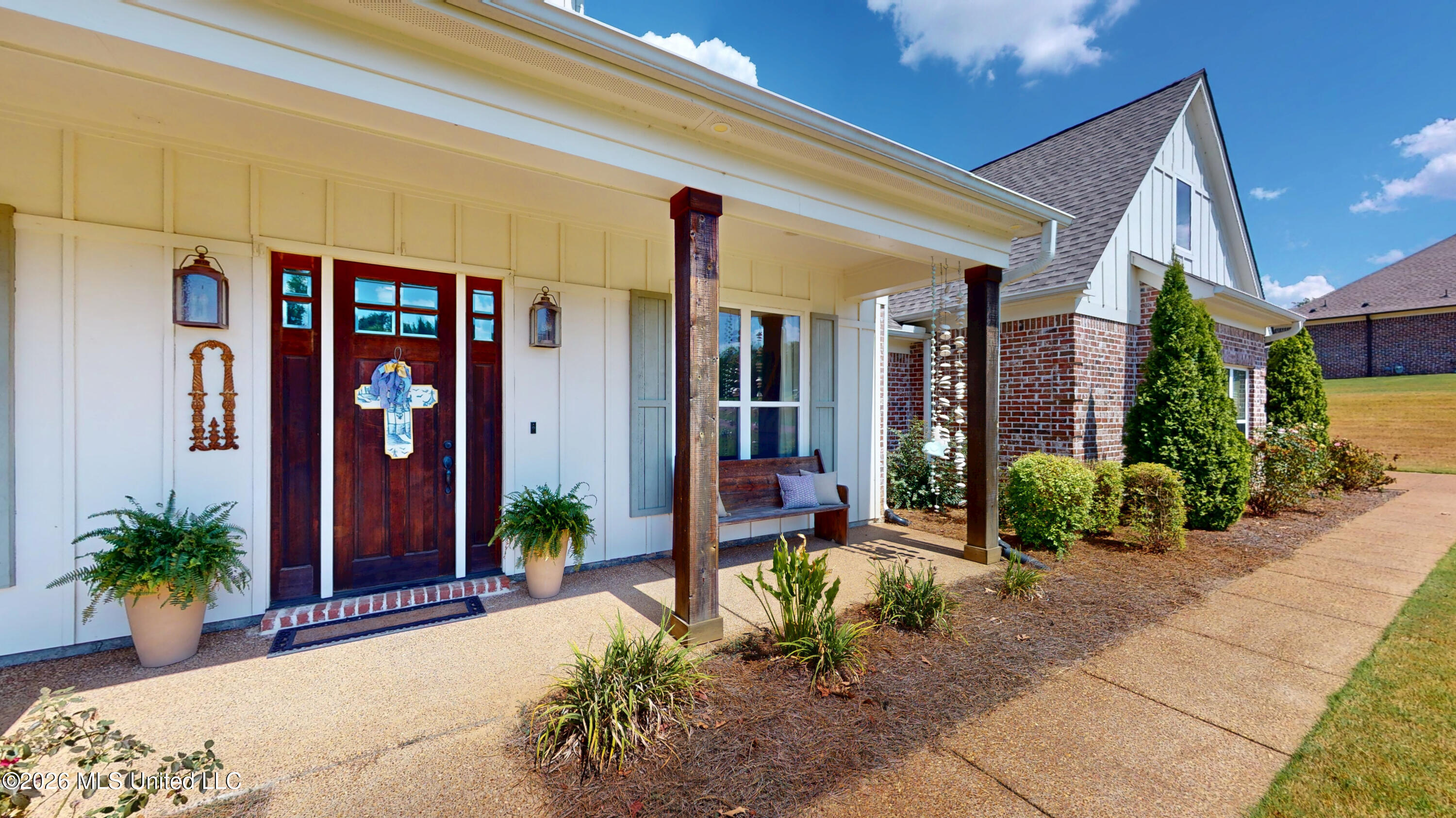 856 E Woodford Cove Property Photo 4