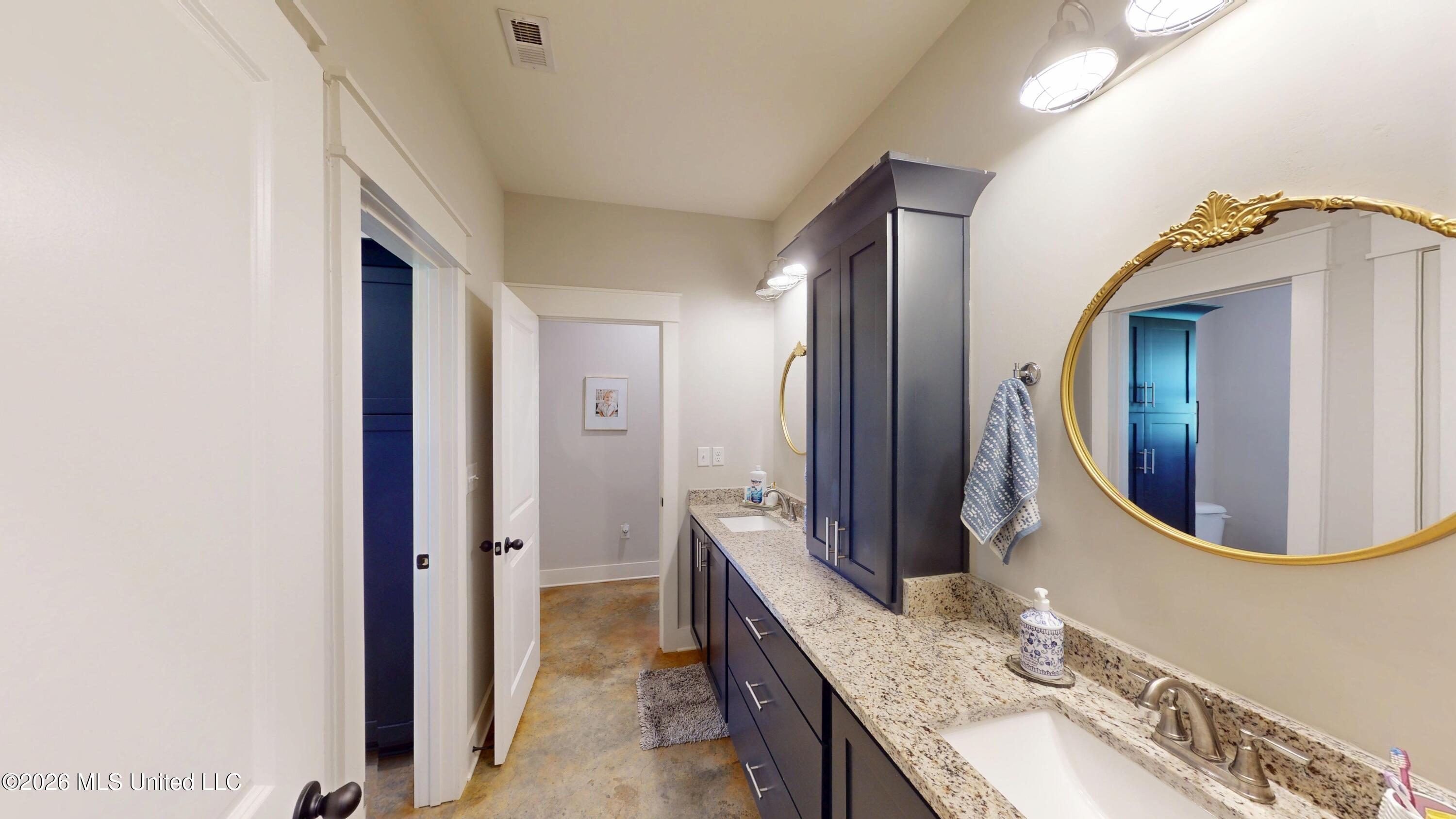 856 E Woodford Cove Property Photo 19