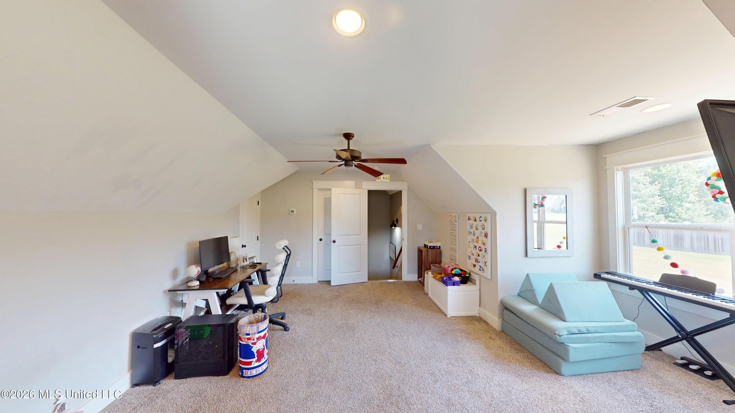 856 E Woodford Cove Property Photo 24
