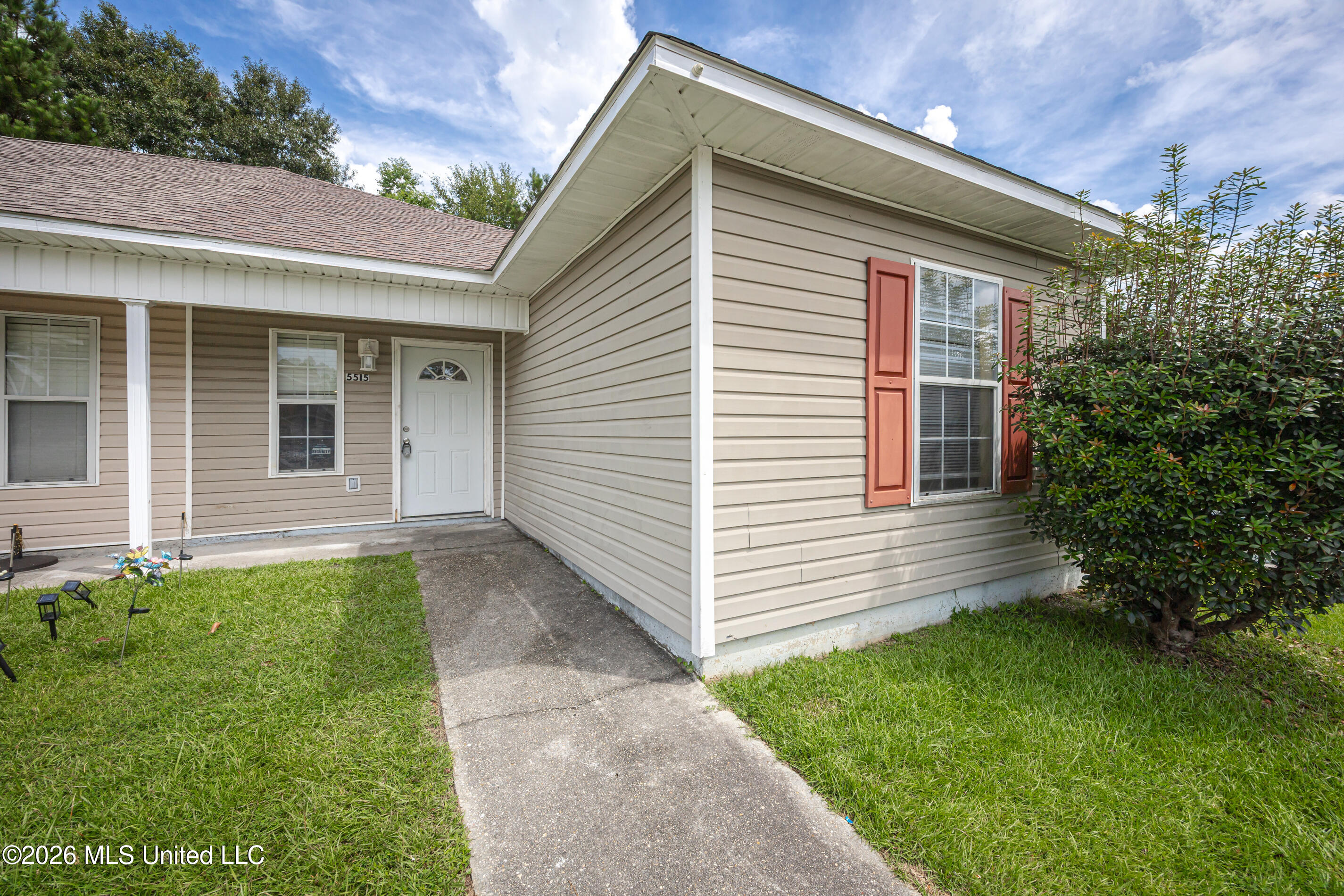 5515 Quail Creek Circle Property Photo 2