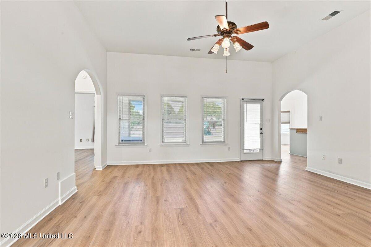 196 S Moore Crossing Property Photo 6