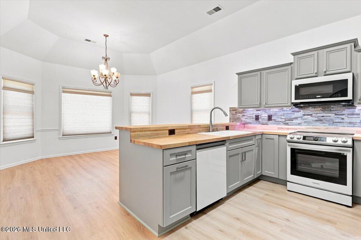 196 S Moore Crossing Property Photo 22