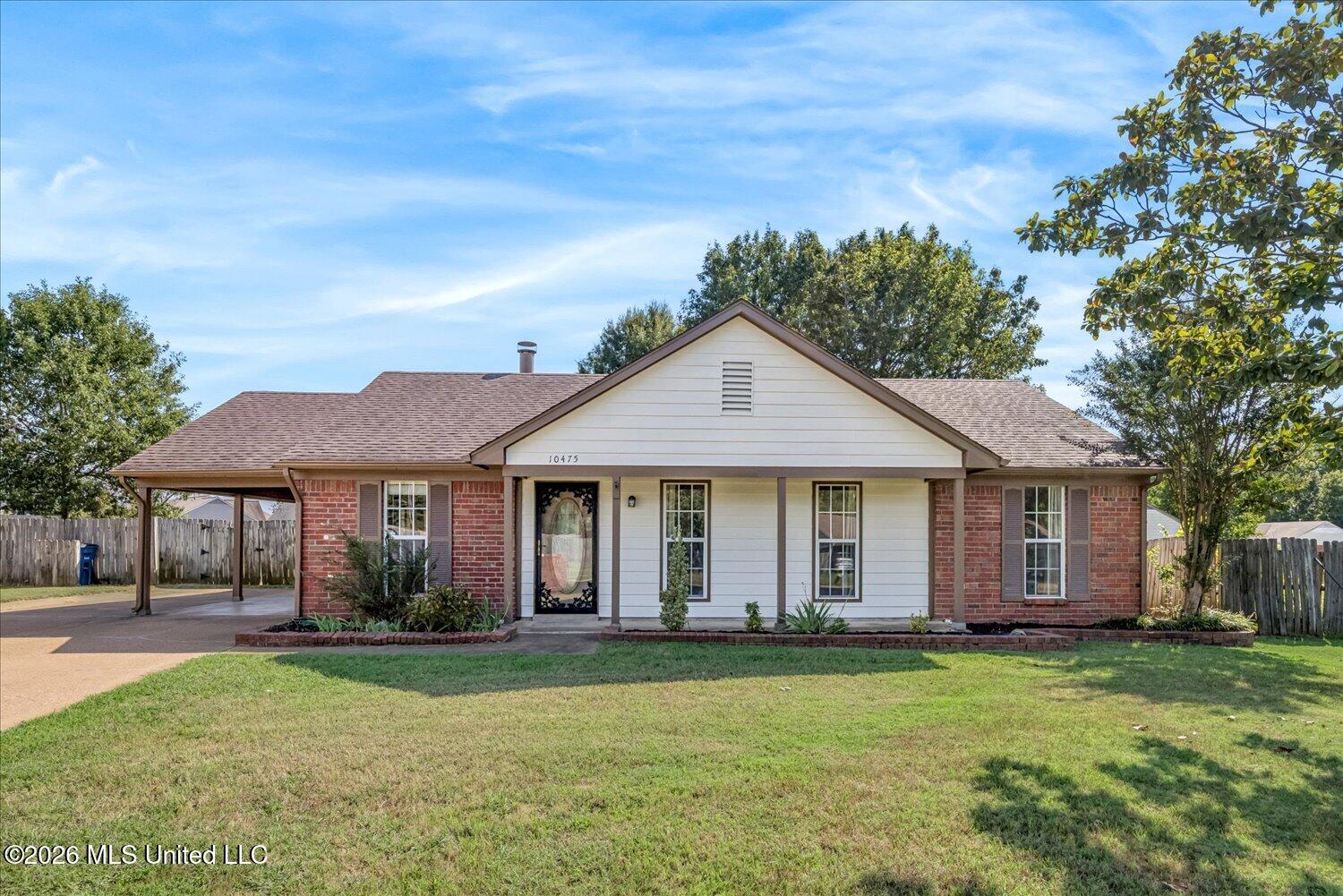 10475 Oak Leaf Drive Property Photo 1