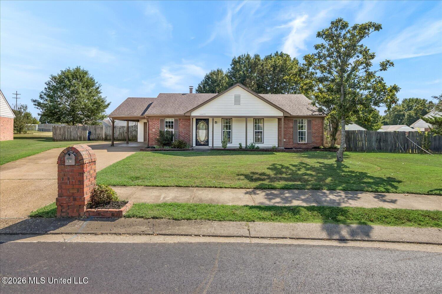 10475 Oak Leaf Drive Property Photo 2