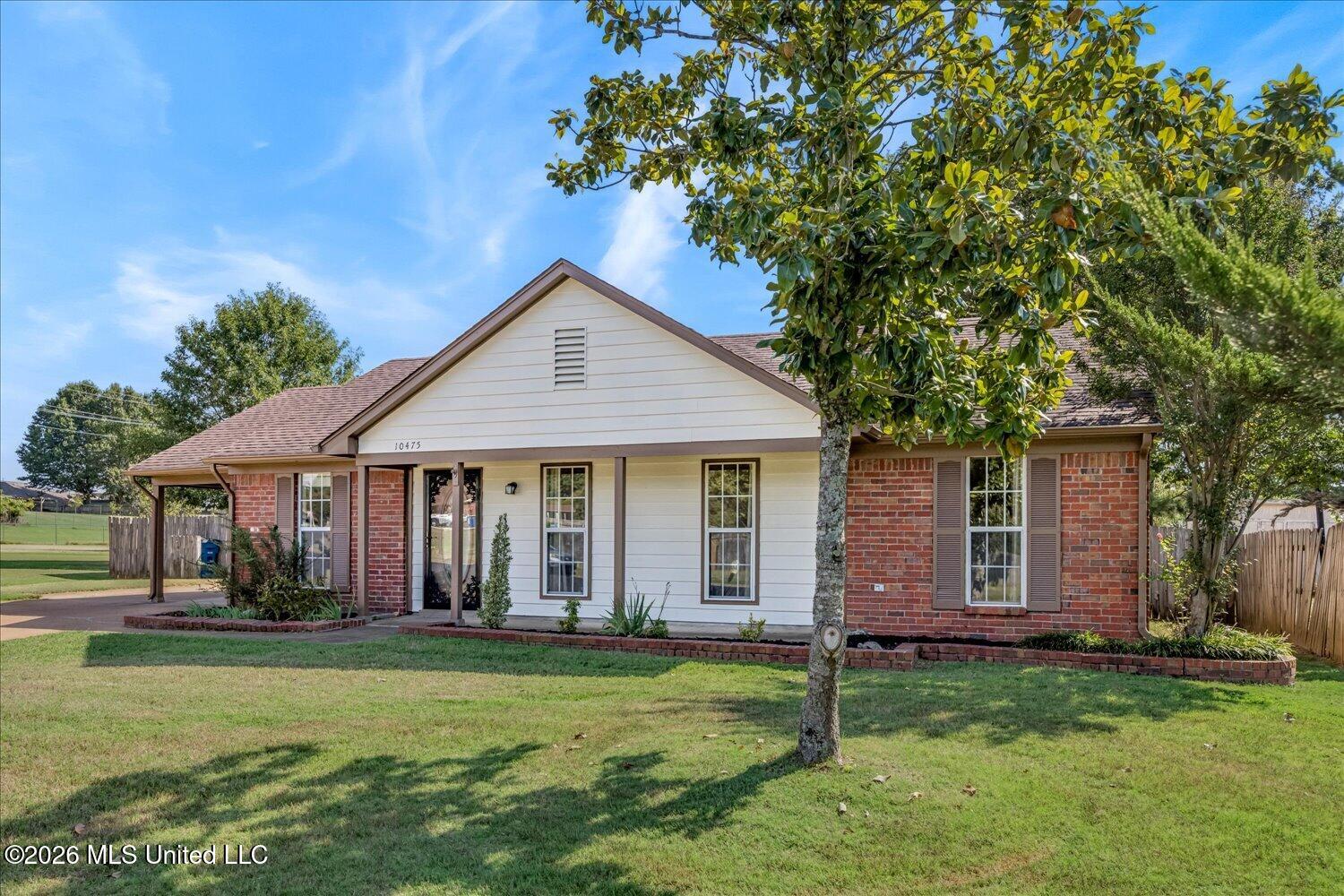 10475 Oak Leaf Drive Property Photo 3