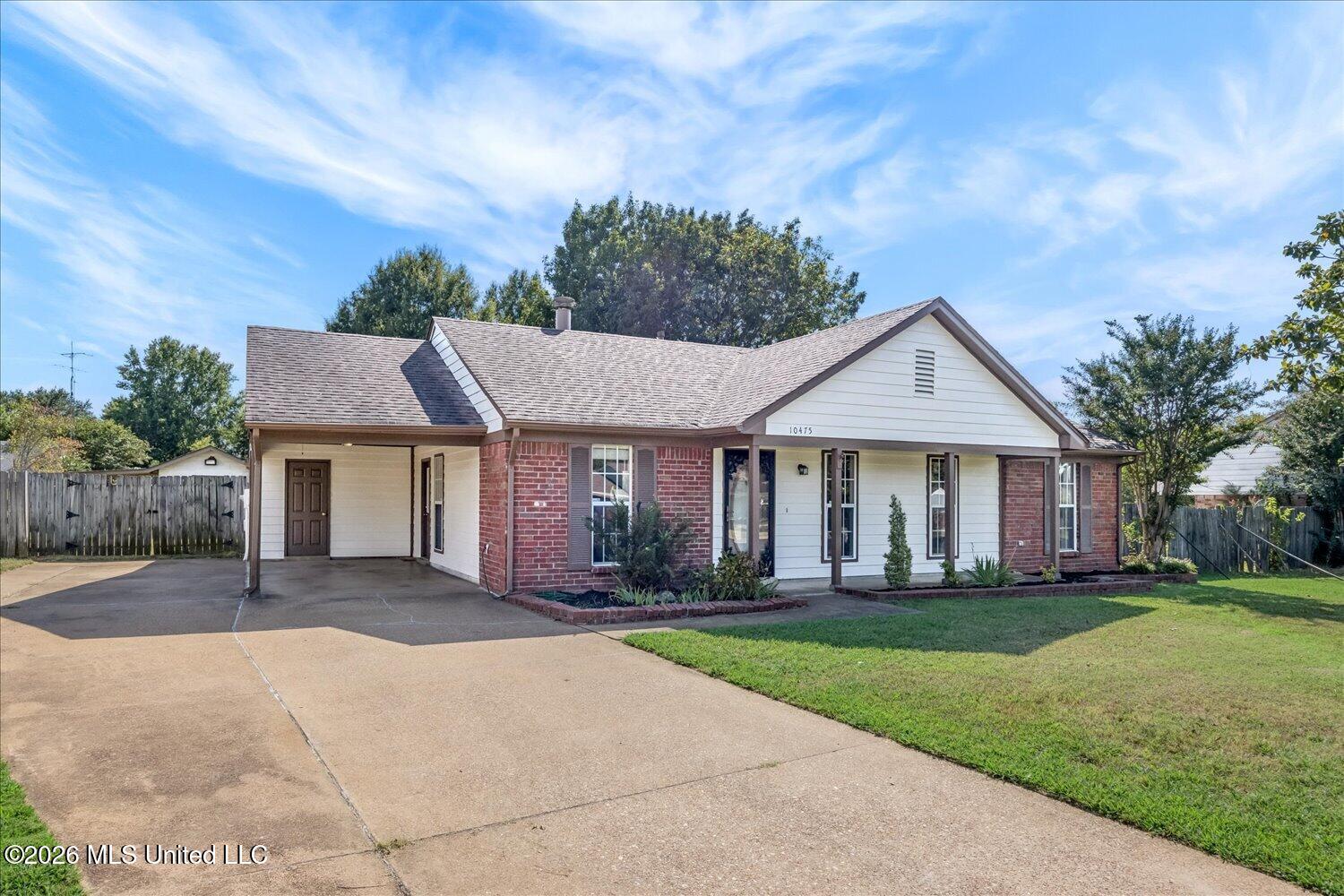 10475 Oak Leaf Drive Property Photo 4