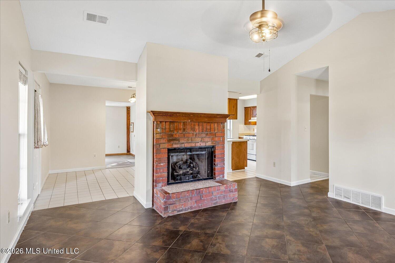 10475 Oak Leaf Drive Property Photo 5