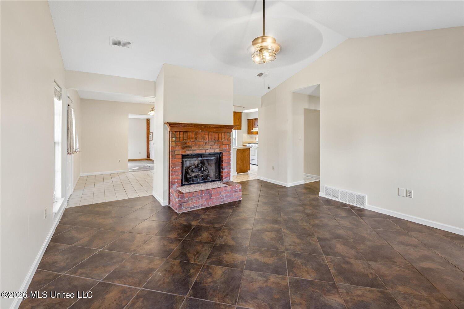 10475 Oak Leaf Drive Property Photo 7