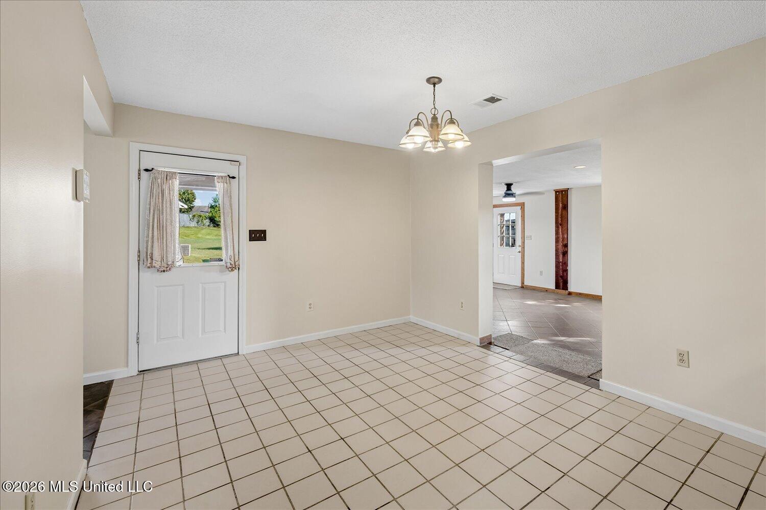 10475 Oak Leaf Drive Property Photo 8