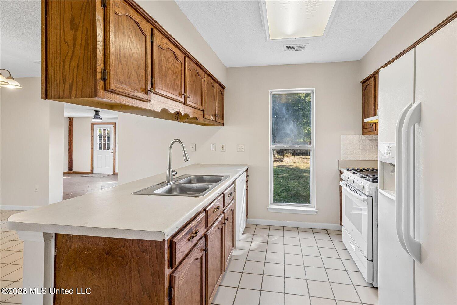 10475 Oak Leaf Drive Property Photo 9