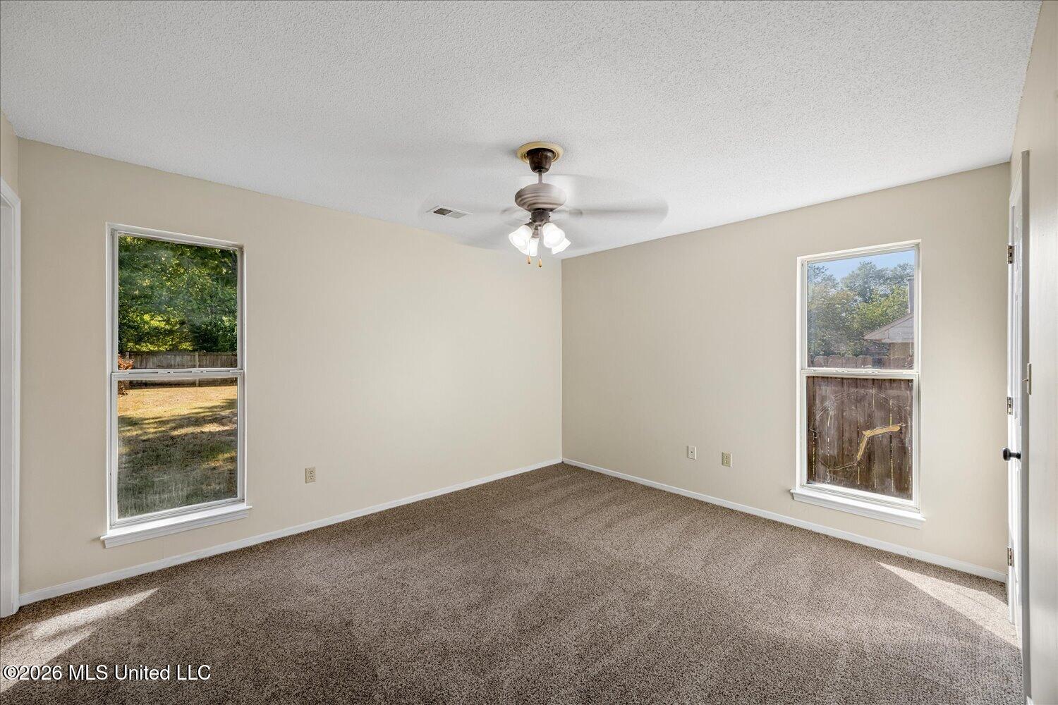 10475 Oak Leaf Drive Property Photo 12